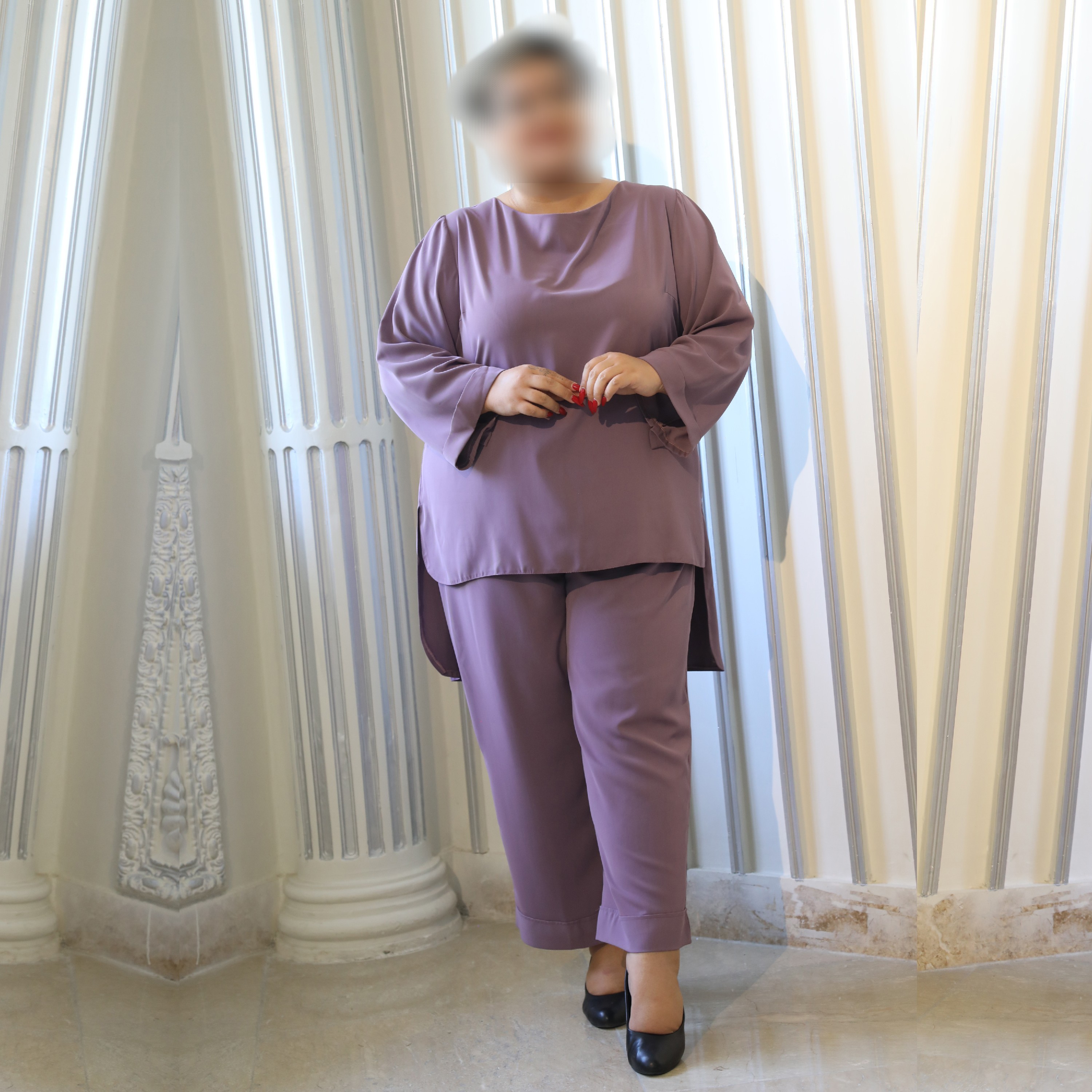 ست شومیز و شلوار پلاس سایز، دارای رنگبندی قابل سفارش طبق سایز و فرم بدن شما