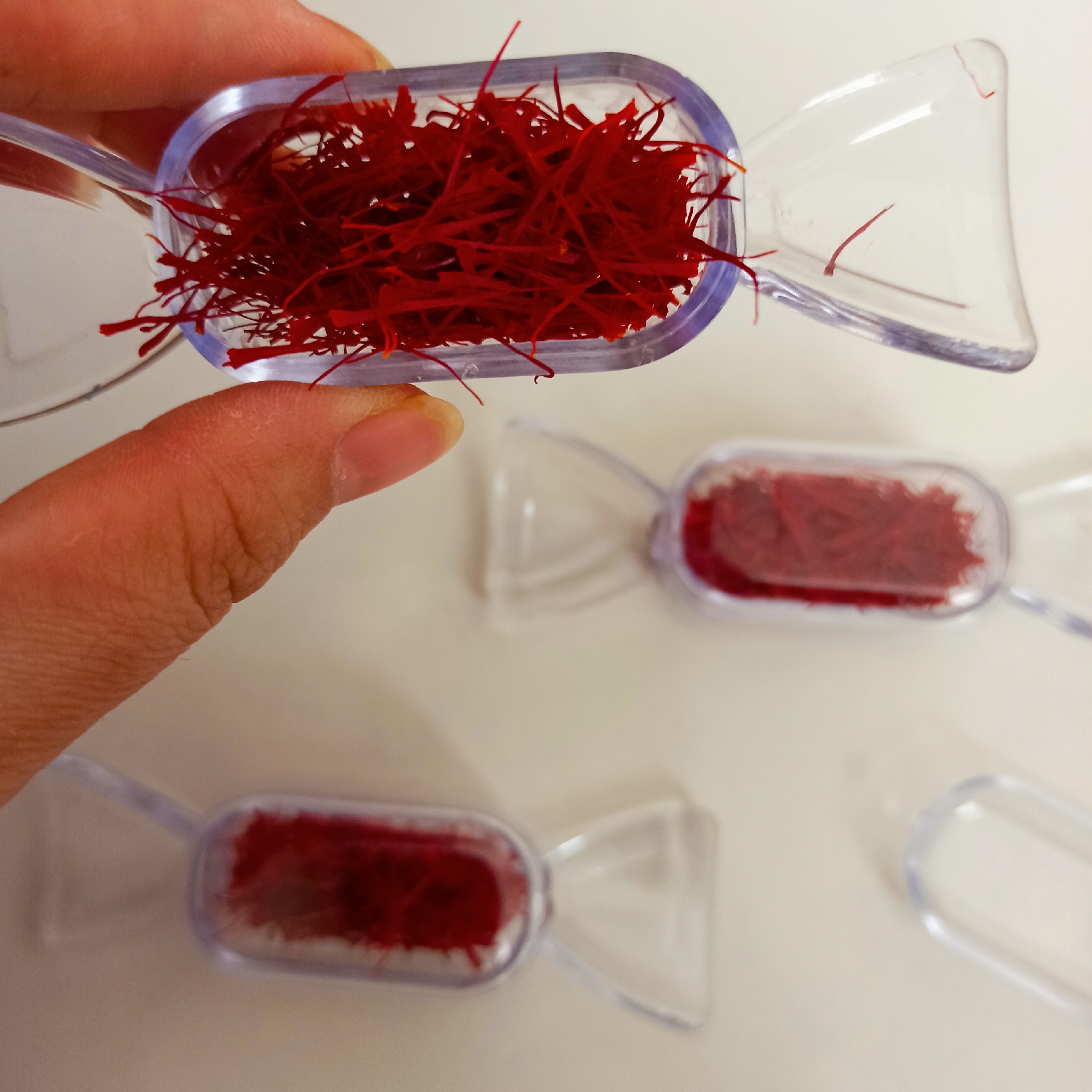 زعفران سوپرنگین یک گرمی شکلاتی