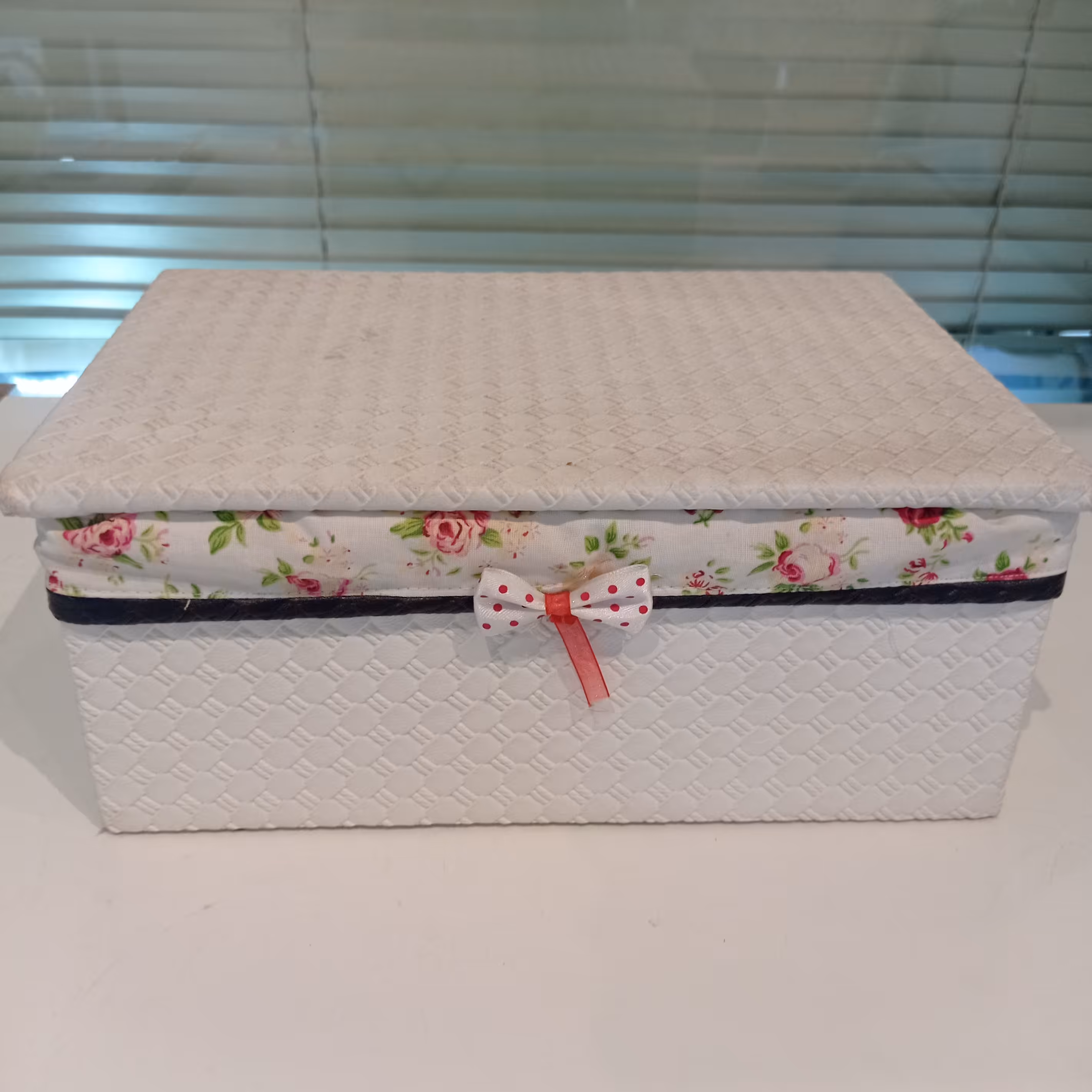 جعبه چرمی سفید کوچک2408