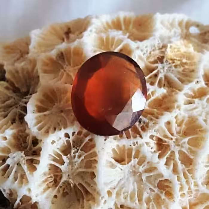 نگین گارنت سرخ شفاف خون کبوتری قیراطی 38,000تومان