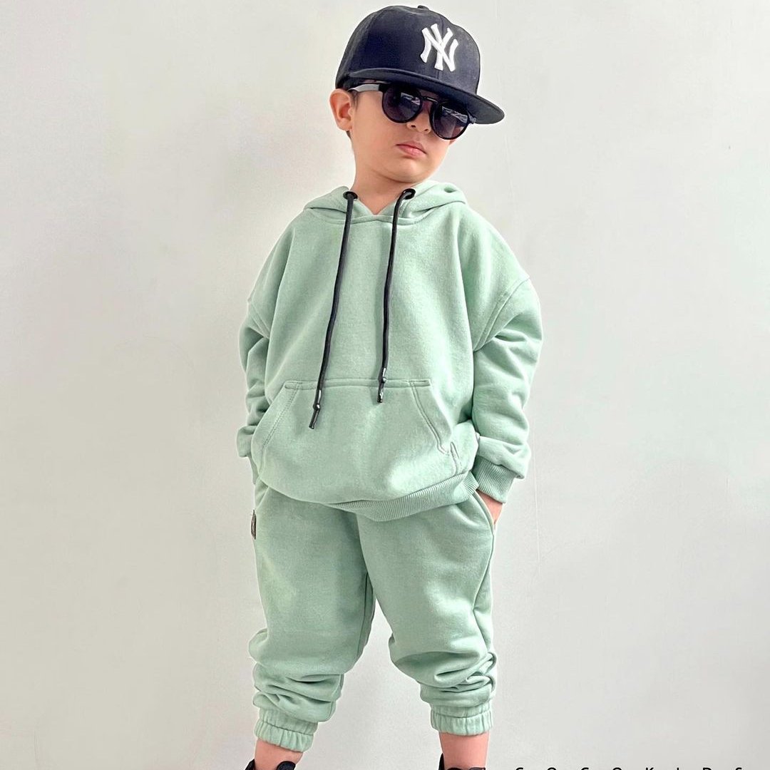 هودی شلوار اسپرت مناسب دختر و پسر جنس دورس تو کرکی با کیفیت در دورنگ مشکی  و سبز