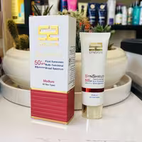 کرم ضد آفتاب SPF50 فلوئید ساین شیلد رنگی مدیوم 50 میلی لیتر ساین اسکین