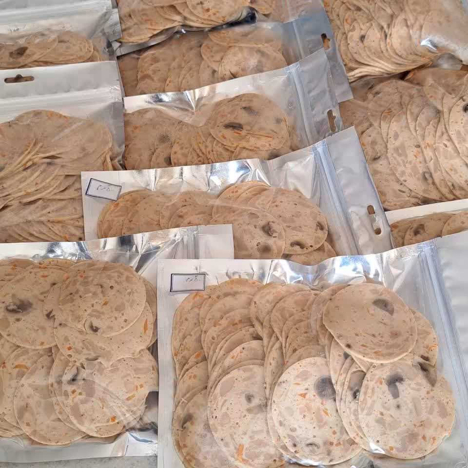 ژامبون مرغ و قارچ خانگی بدون مواد افزودنی با مواد اولیه با کیفیت و سالم