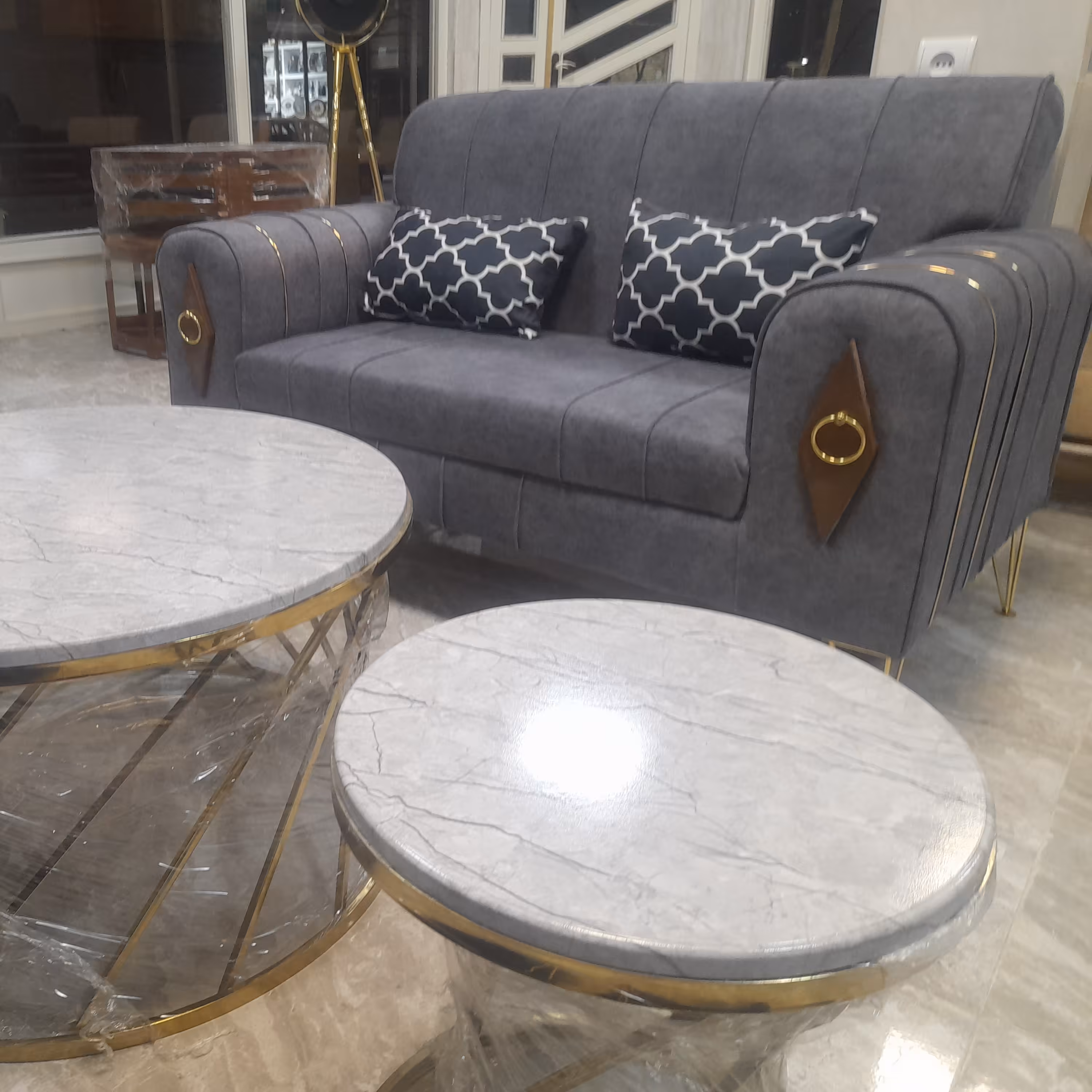 مبل راحتی اسکارلت پایه فلزی و چوبی پس کرایه و ارسال به مقصد 