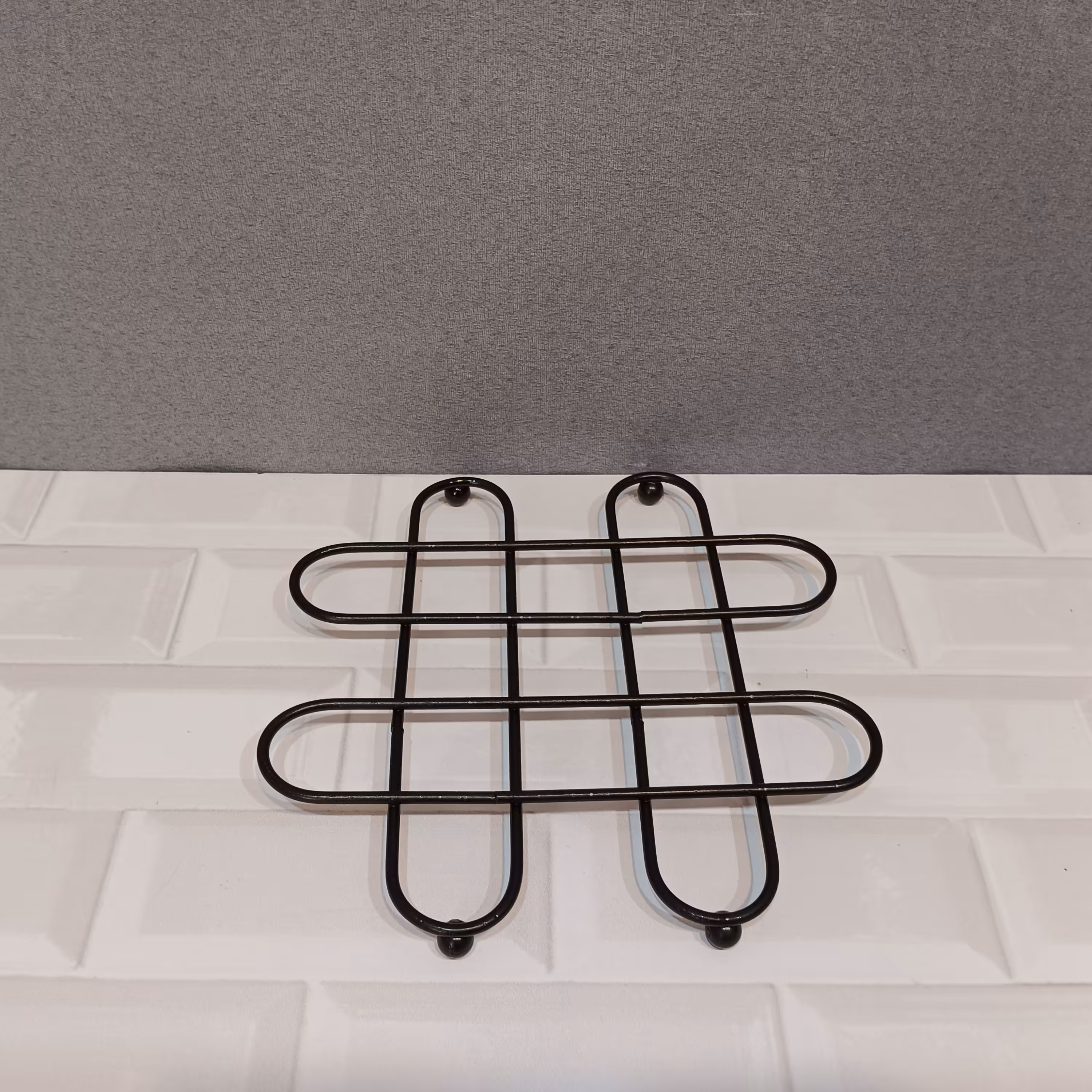 زیر قابلمه ای پایه دار فلزی مشکی مدل هشتگ 