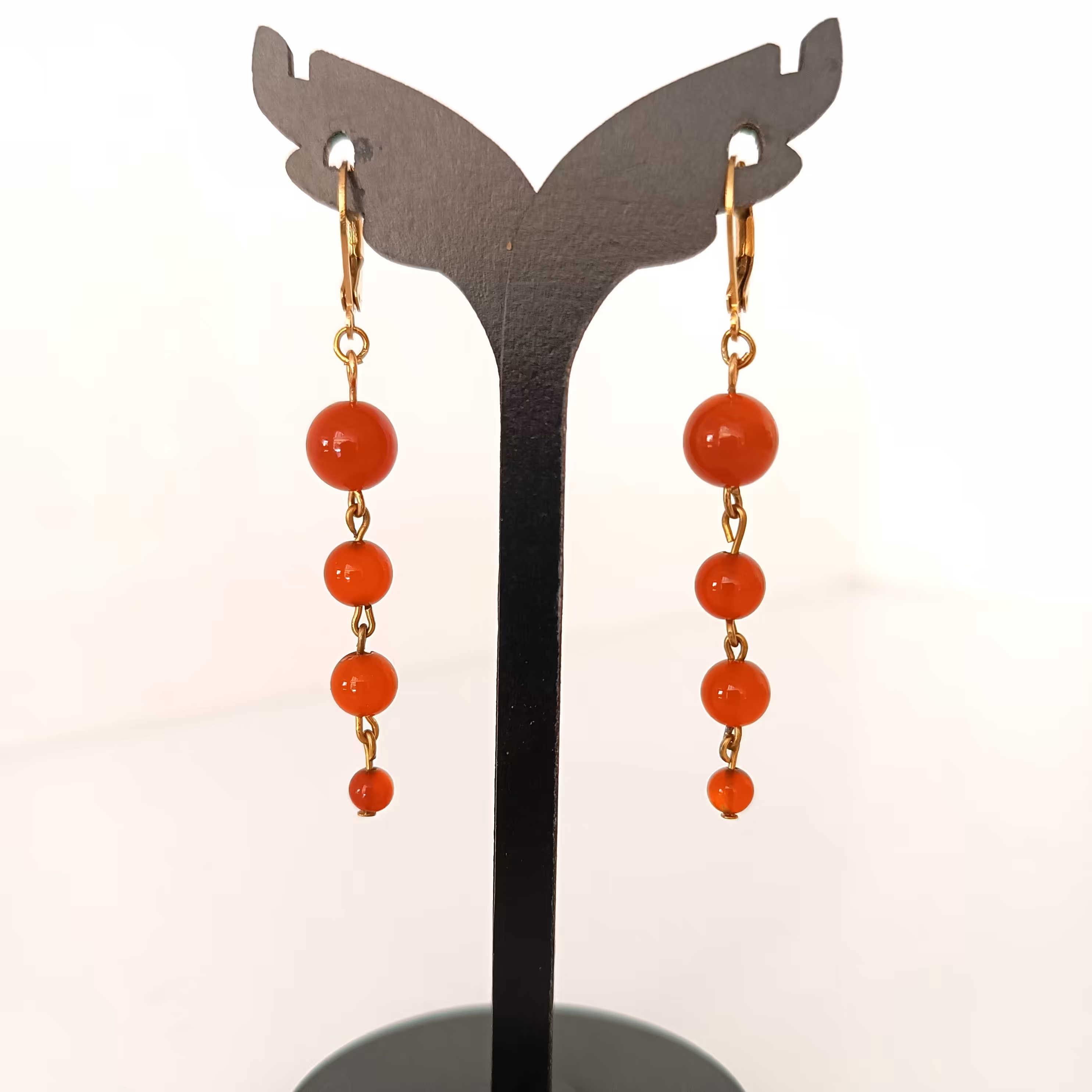 گوسواره ی سنگی عقیق قرمز با متریال رنگ ثابت 