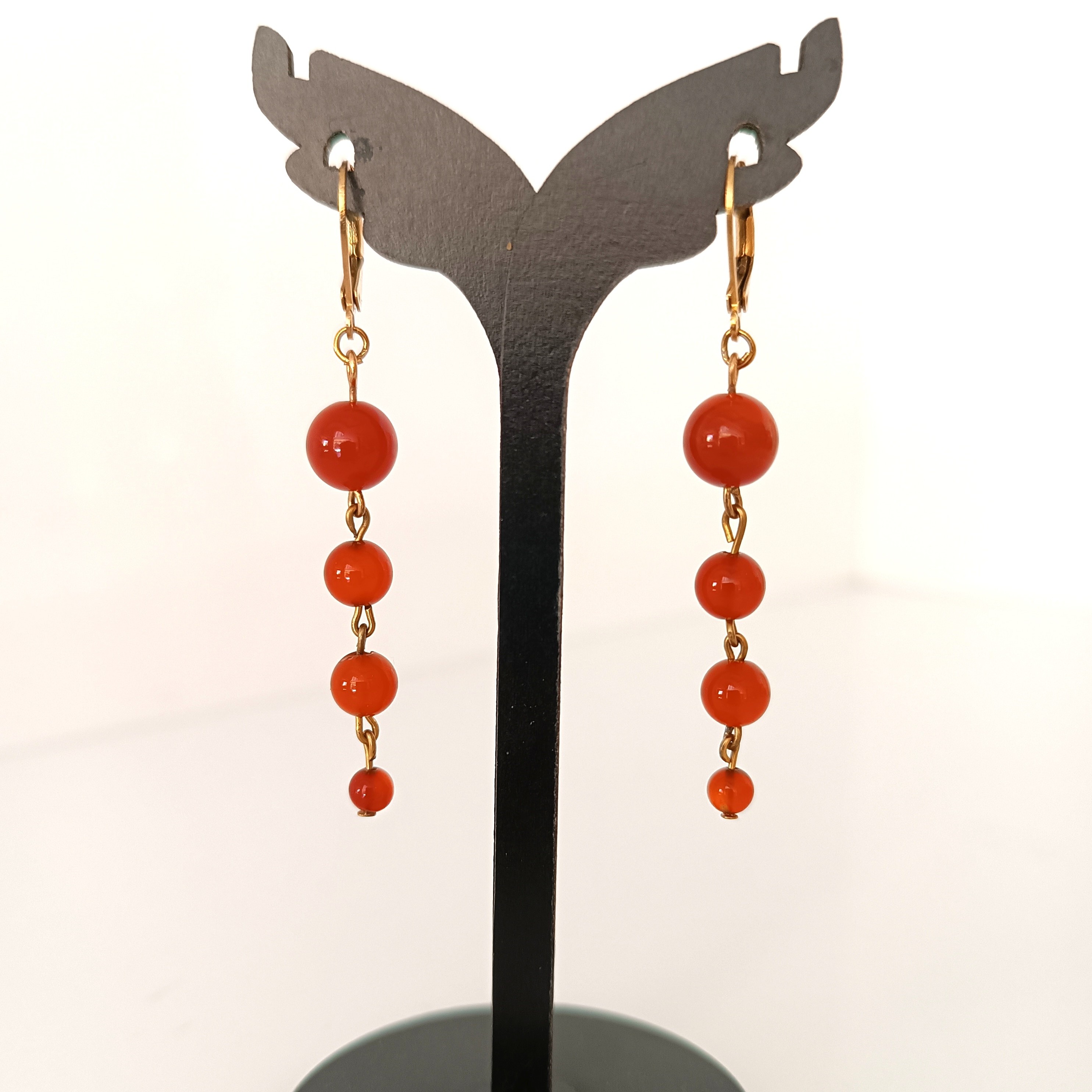 گوسواره ی سنگی عقیق قرمز با متریال رنگ ثابت 