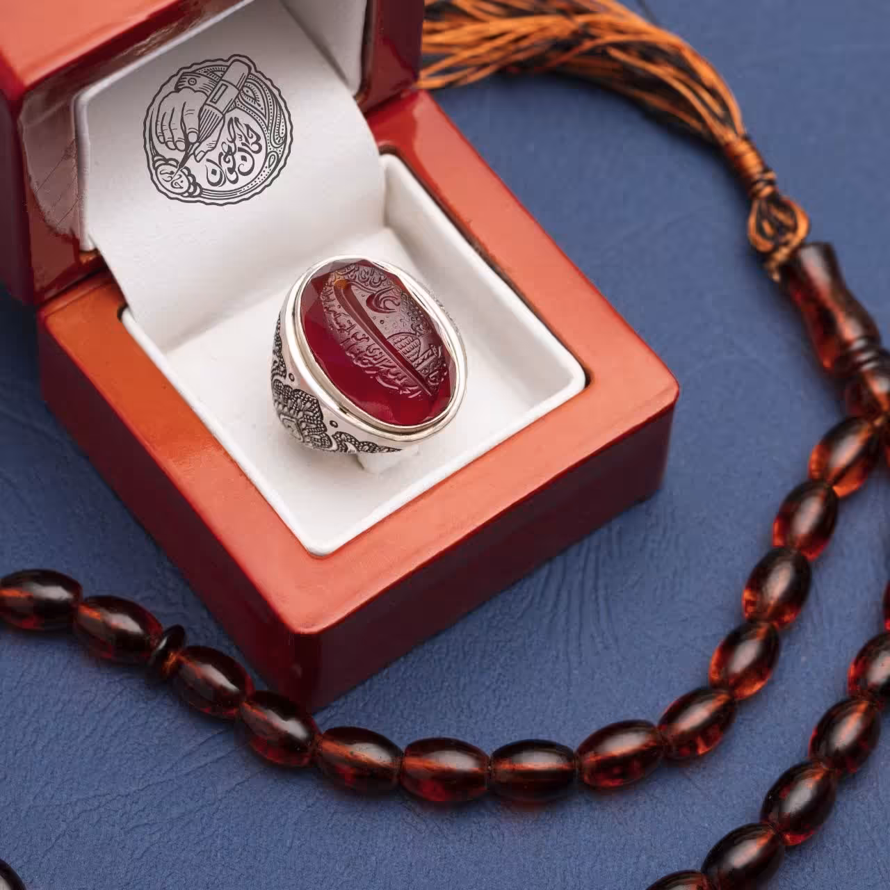 انگشتر خطی عقیق البالویی با رکاب دستساز وحکاکی ذکر الحمدالله الذی جعلنا من المتمسکین بولایه علی بن اب طالب