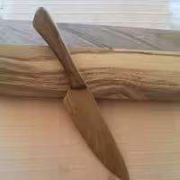 چاقوی چوبی .مناسب برای چاقوی کیک .کاملا چوب گرو