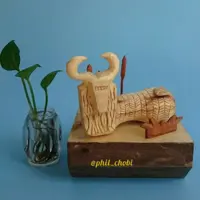 مجسمه چوبی تزیینی دستساز طرح گاومیش چوبی