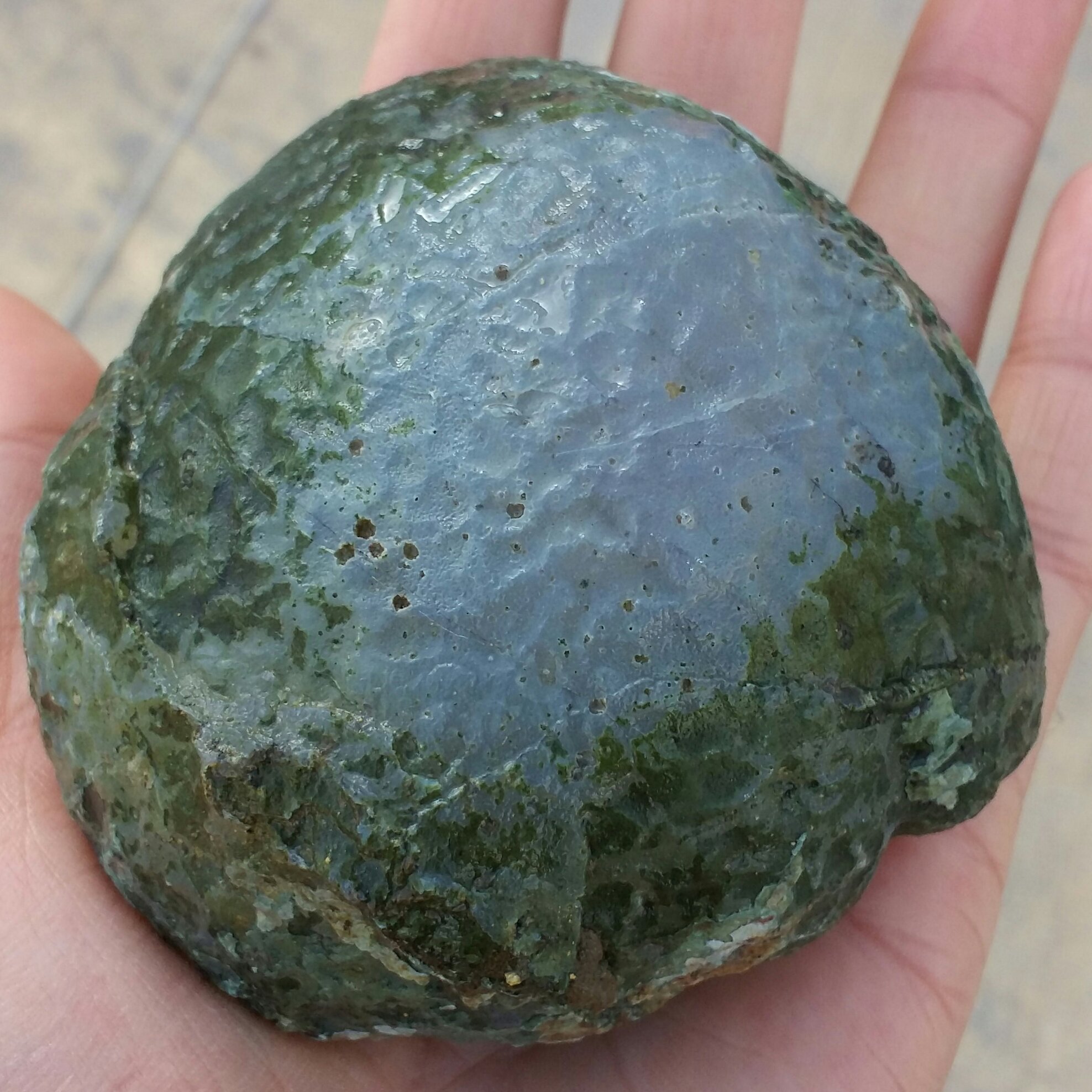 سنگ راف خام غوولپیکر عقیق توپی برش نخورده صد در 100 طبیعی سرشار از خواص
با قابلیت ساخت چندین نگین شاهکار خلقت 