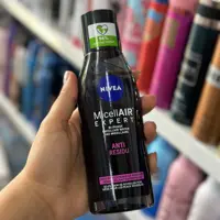 میسلارواتر  دوفاز نیوا حاوی عصاری چای سیاه و آنتی اکسیدان پاک کننده آرایش ضد  آب مناسب انواع پوست ها 