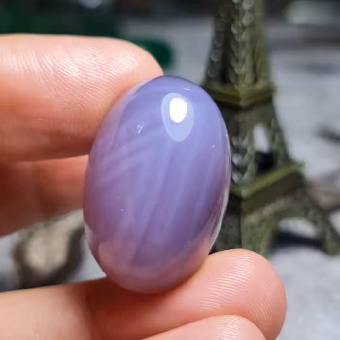  نگین درشت  زیبای سنگ عقیق بسیار خاص اصل معدنی قابلیت تغییر رنگ به رنگهای کبود و بنفش در دماهای گرم و سرد 