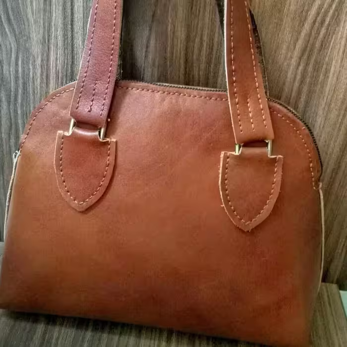 کیف دستی زنانه با چرم طبیعی گاوی کاملا دست دوز