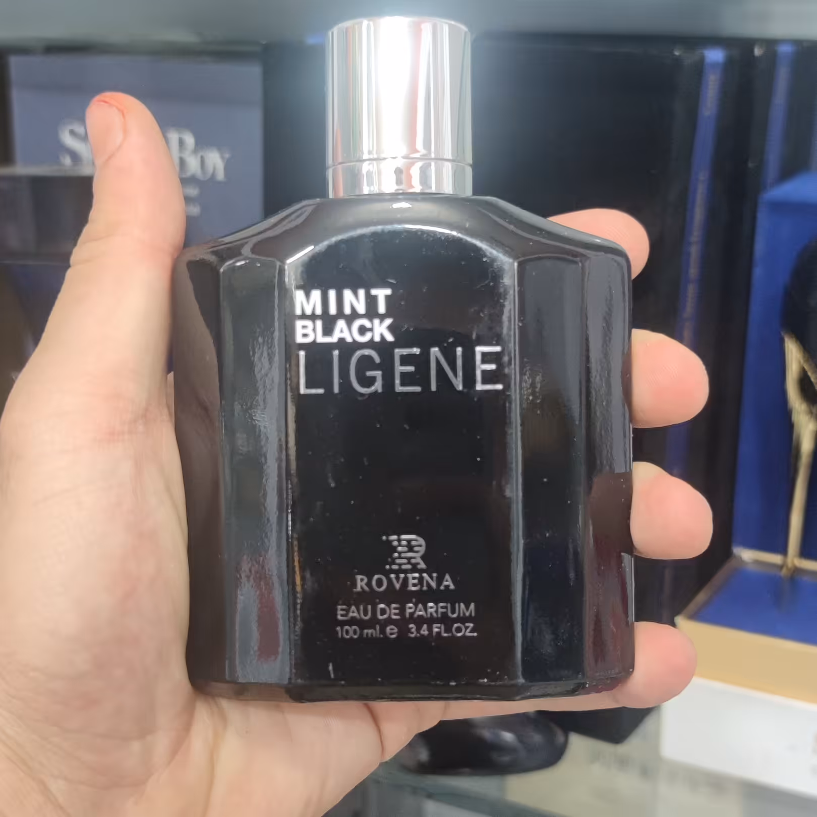 ادکلن روونا مدل mont black legend