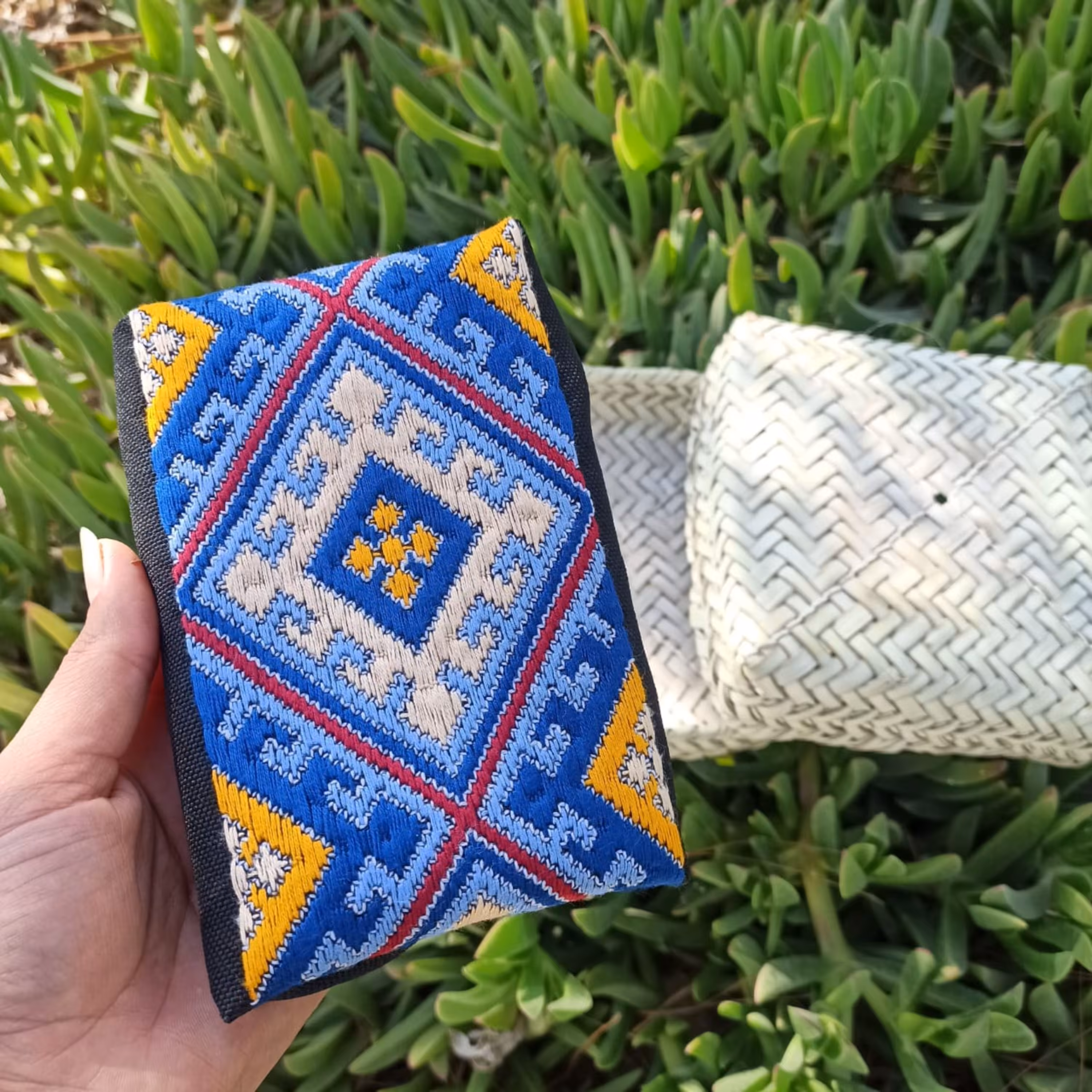 نوار سوزن دوزی مناسب برای مانتو RS0701 غرفه ملک خورشید                          