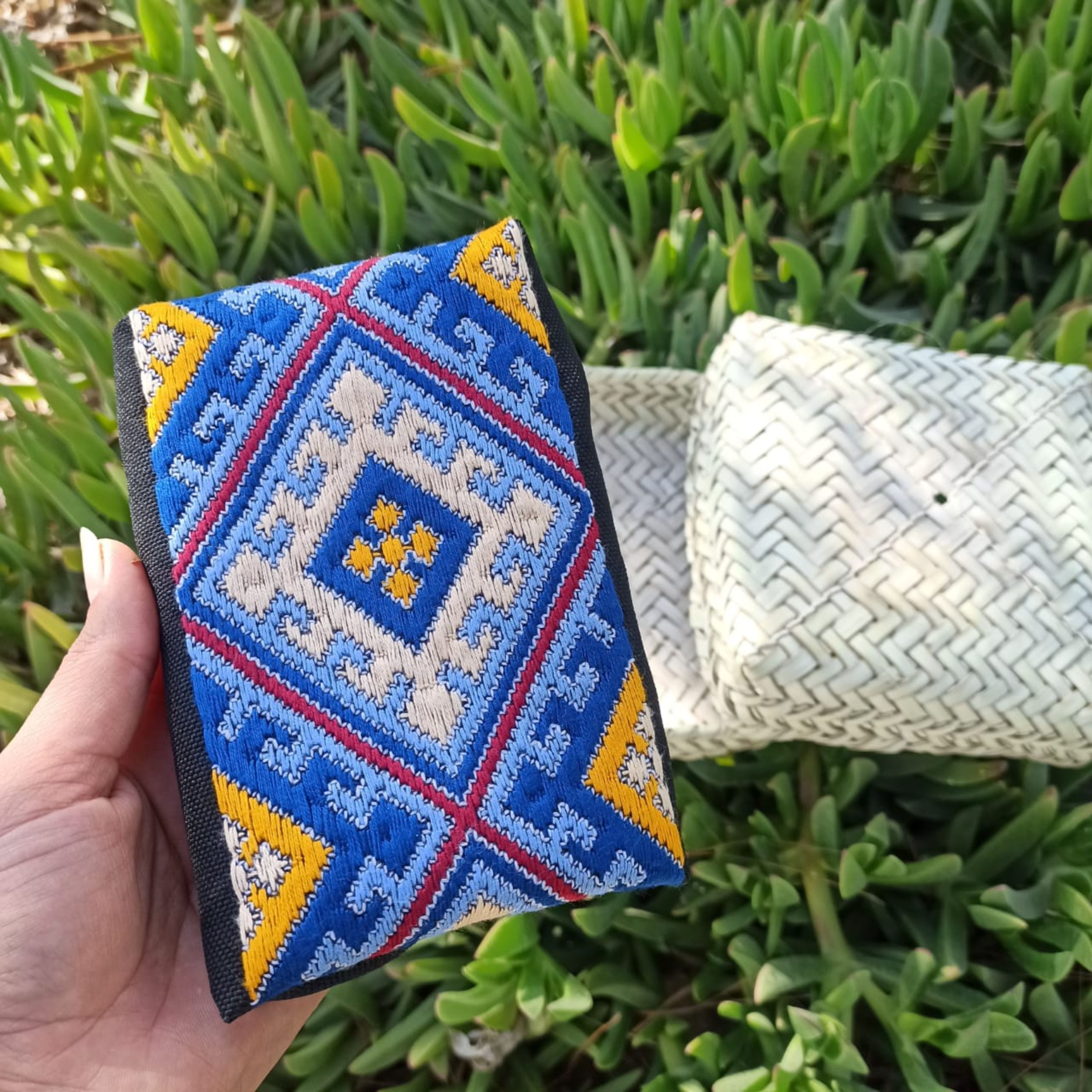 نوار سوزن دوزی مناسب برای مانتو RS0701 غرفه ملک خورشید                          