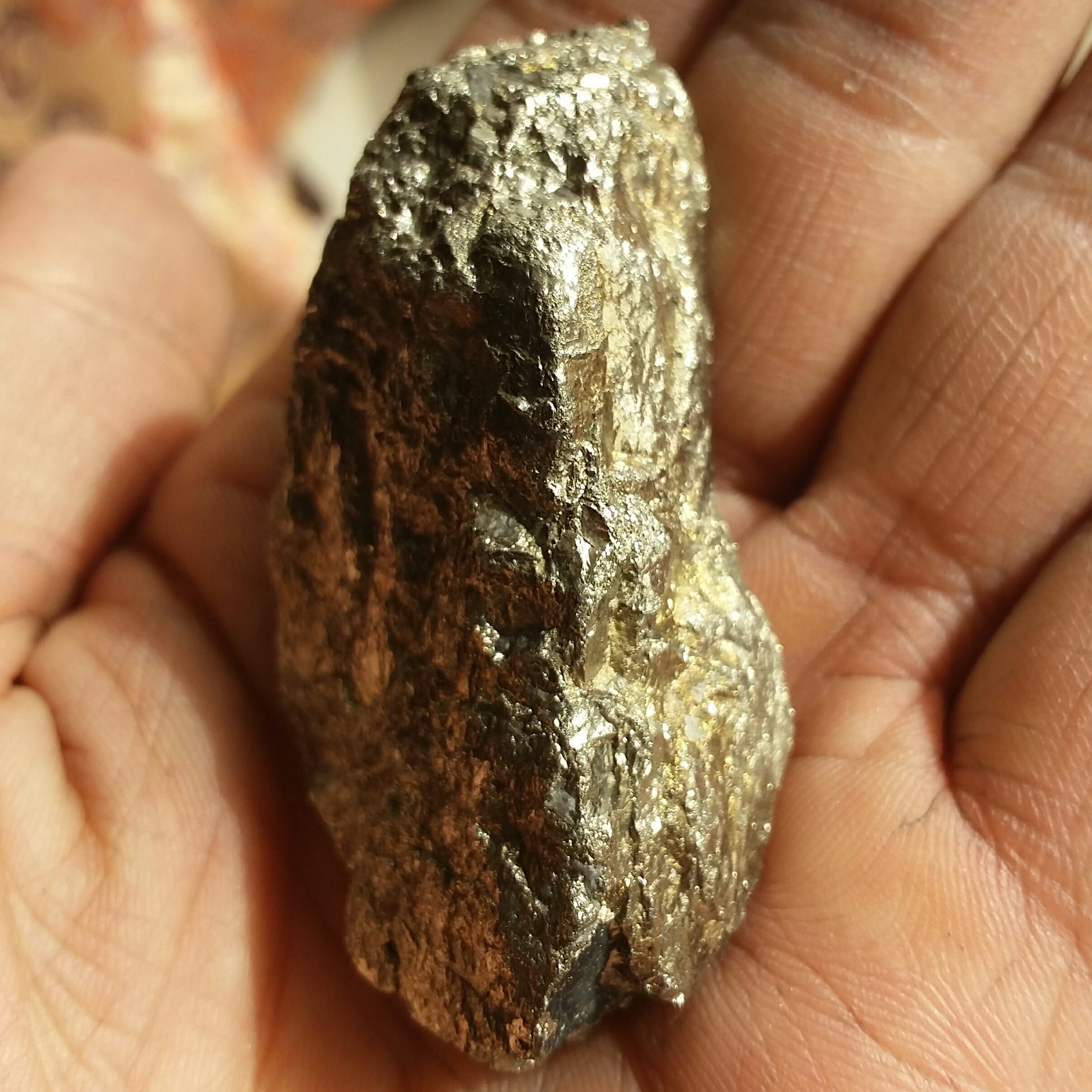 سنگ راف غولپیکر وارداتی پیریت طلایی ملقب به سنگ طلا دیدنی خااص 100 در 100 طبیعی