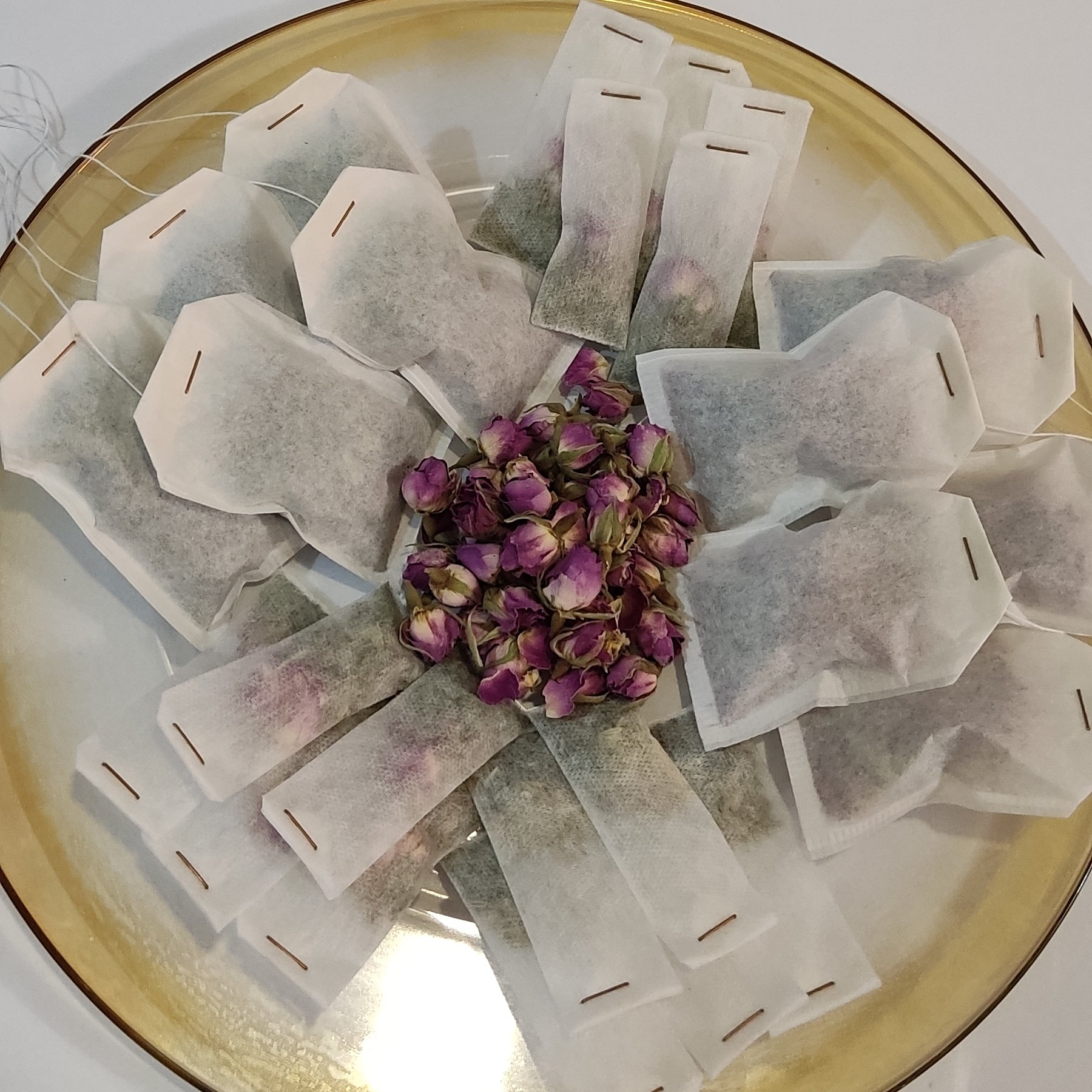 دمنوش به لیمو+دارچین+زعفران+هل+گل محمدی