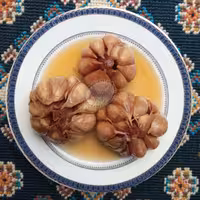 سیر ترشی خانگی با سرکه سیب و انگور طبیعی - بوته ای - 800 گرمی (تولید خرداد 1398)