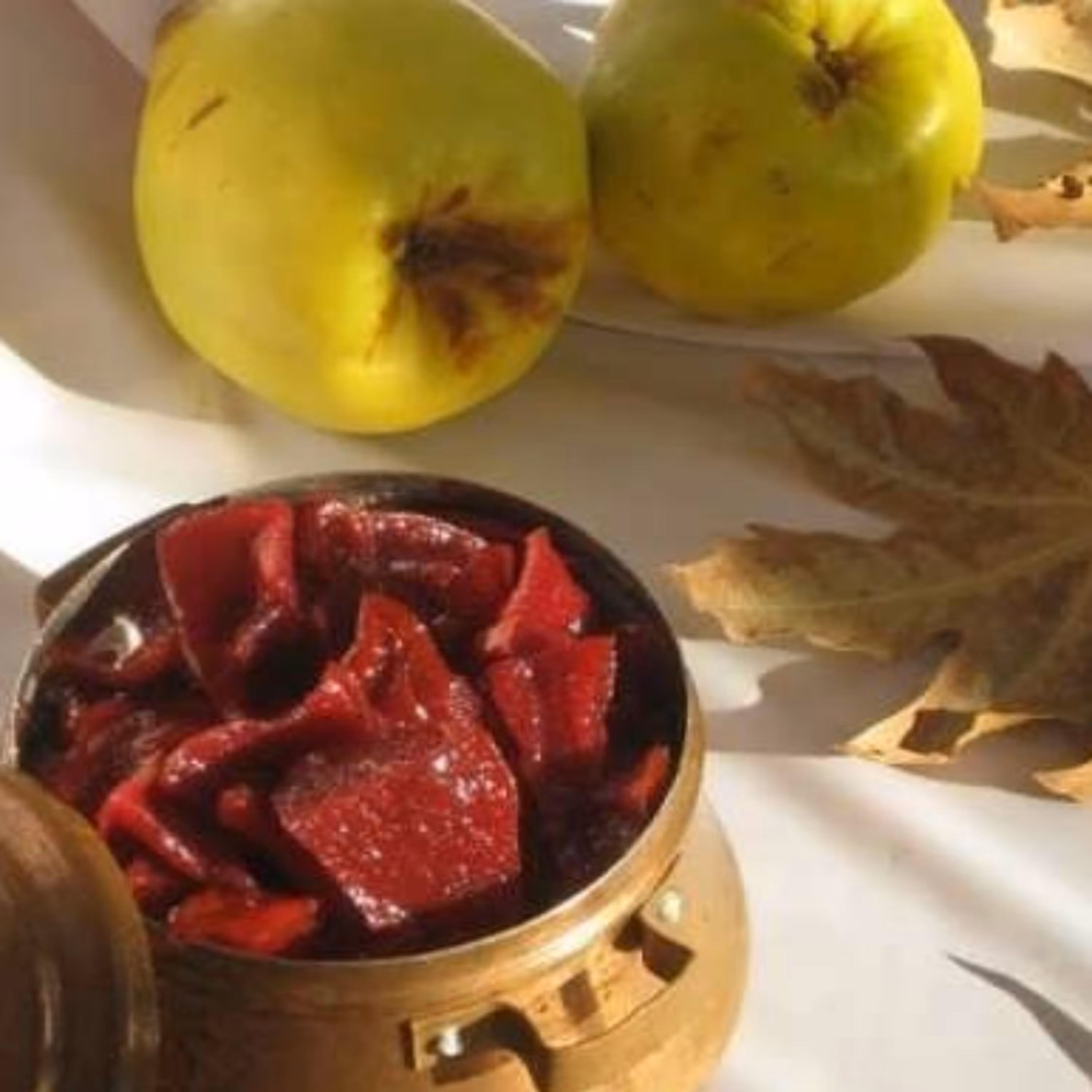 مربای به باعسل وزعفران پخته شده