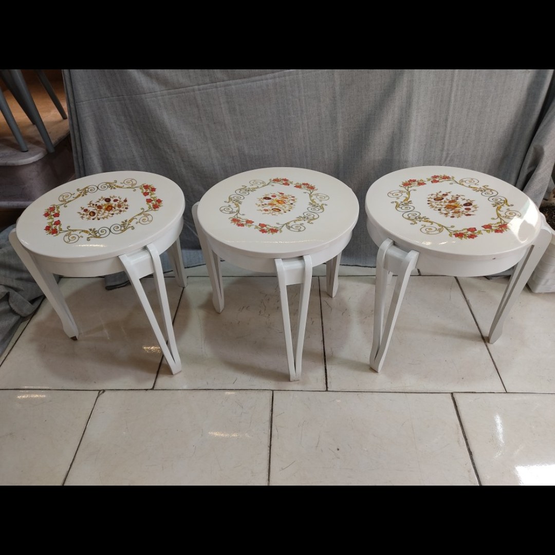 میز عسلی کمجا دایره ای 3 عددی  سفید پولیشی