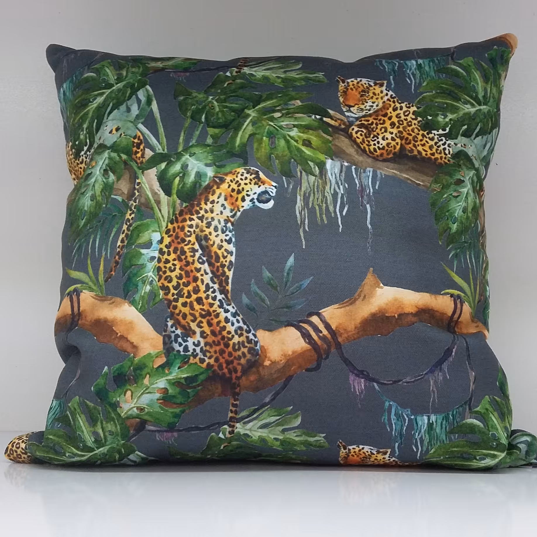 کاور کوسن طرح پلنگ  ابعاد 40 در 40  جنس  عالی