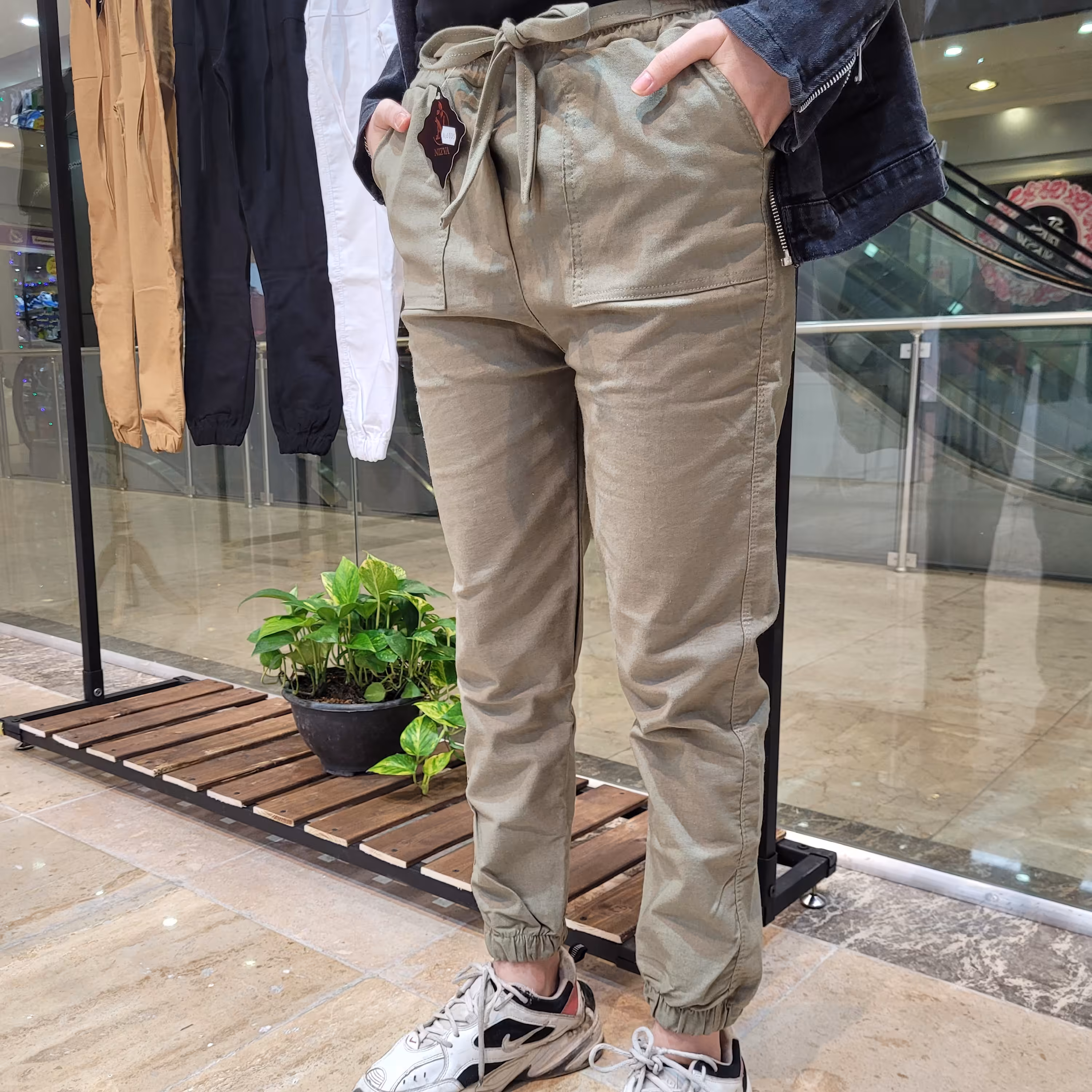 اسلش کتان اندونزی
جنس پارچه کتان کش 
سایزبندی 36تا46
رنگ بندی کرمی سدری مشکی سفید