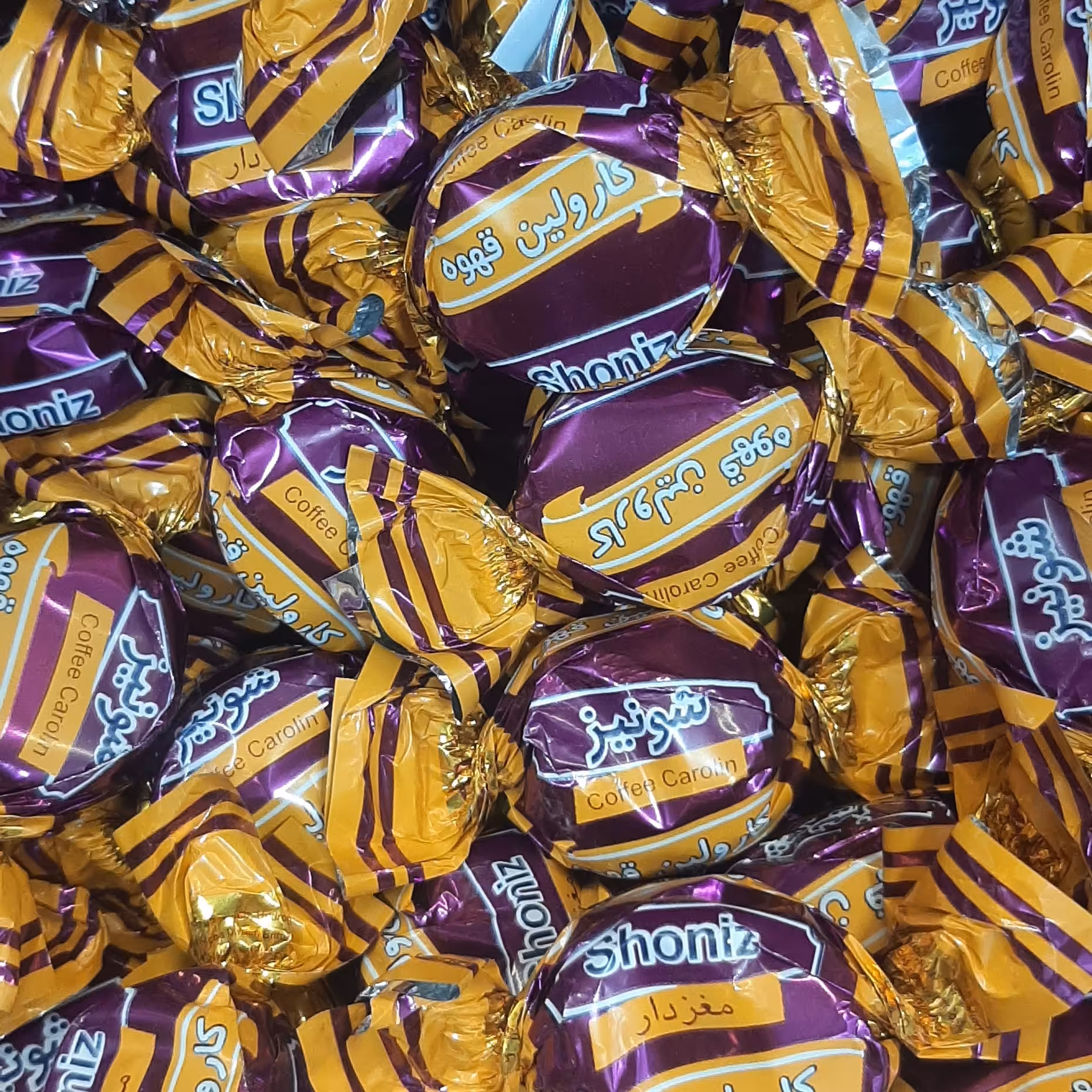 شکلات کارولین قهوه شونیز مغز دار آجیل و خشکبار بادامک 