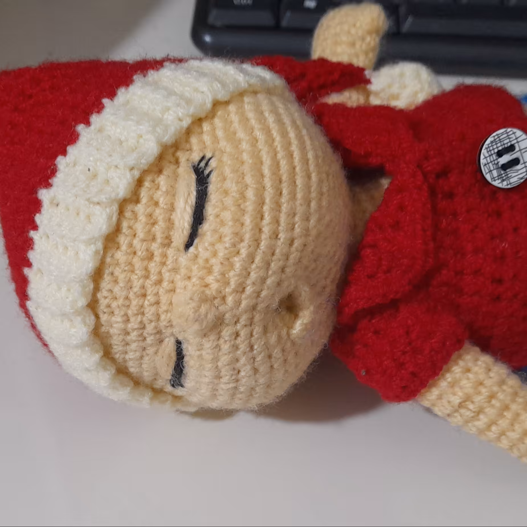 عروسک  قلاب بافی قد20سانت لباسها قابل تعویض هست