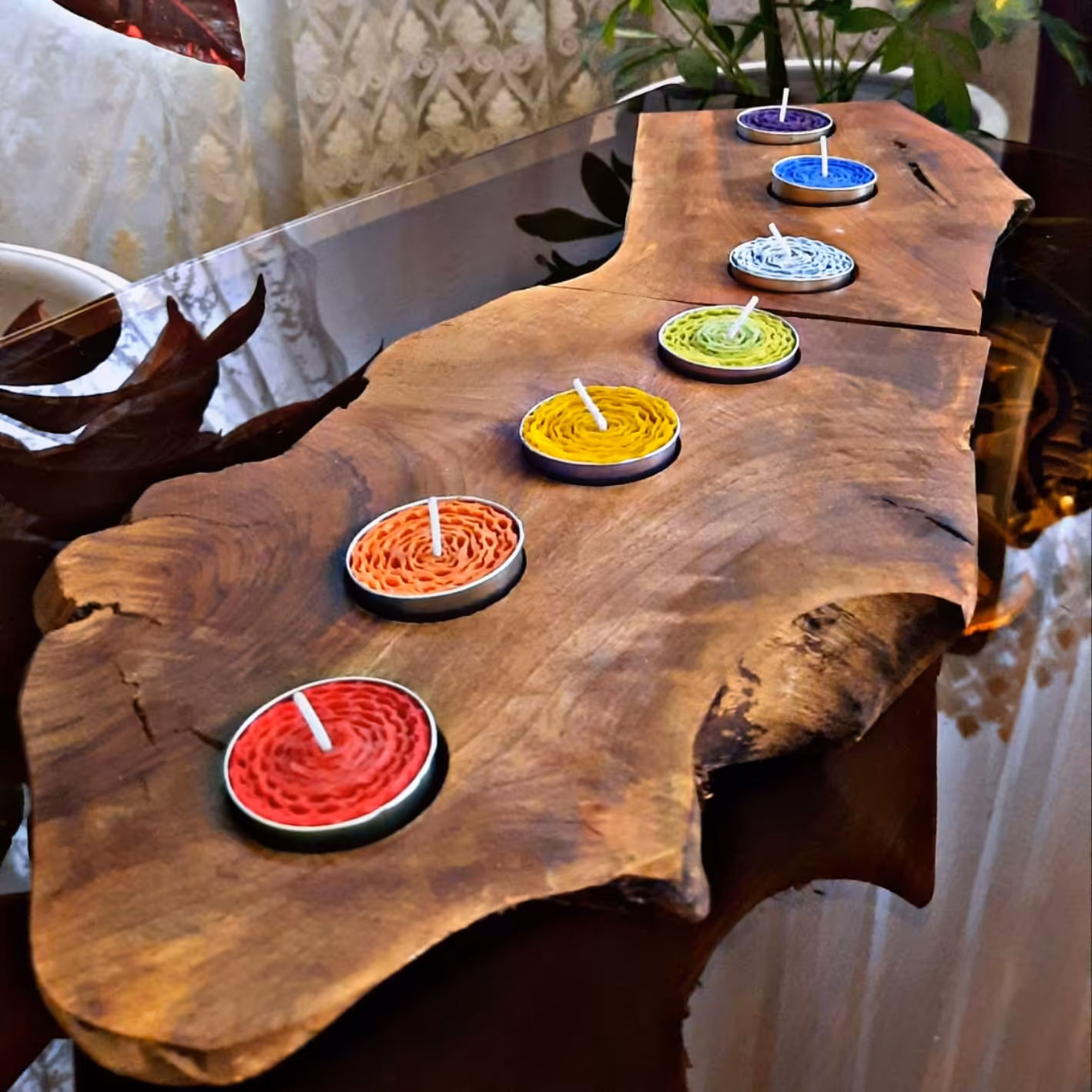 استند چوب گردو وارمر دار به همراه شمع های موم عسلی