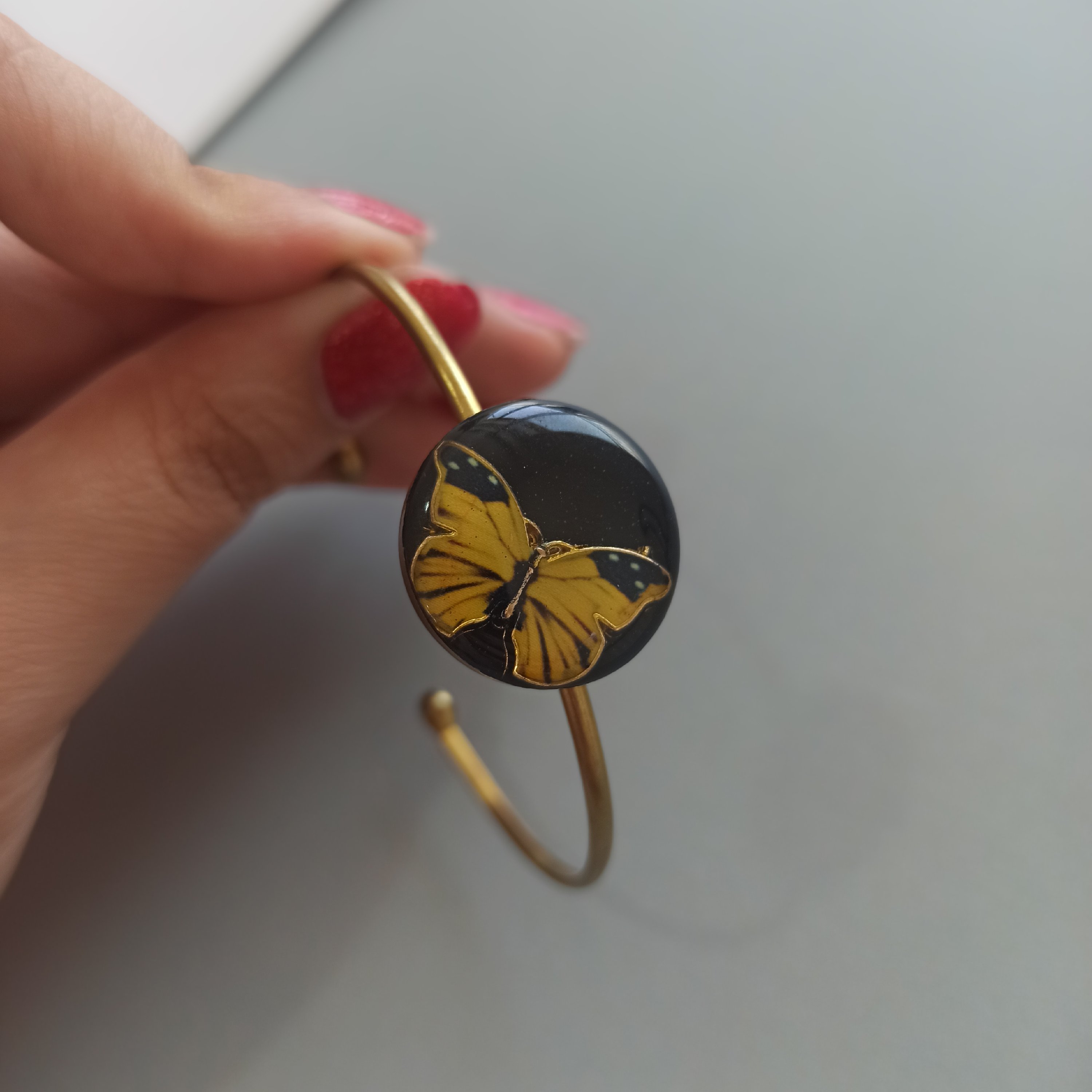 دستبند برنجی پروانه ، رزینی