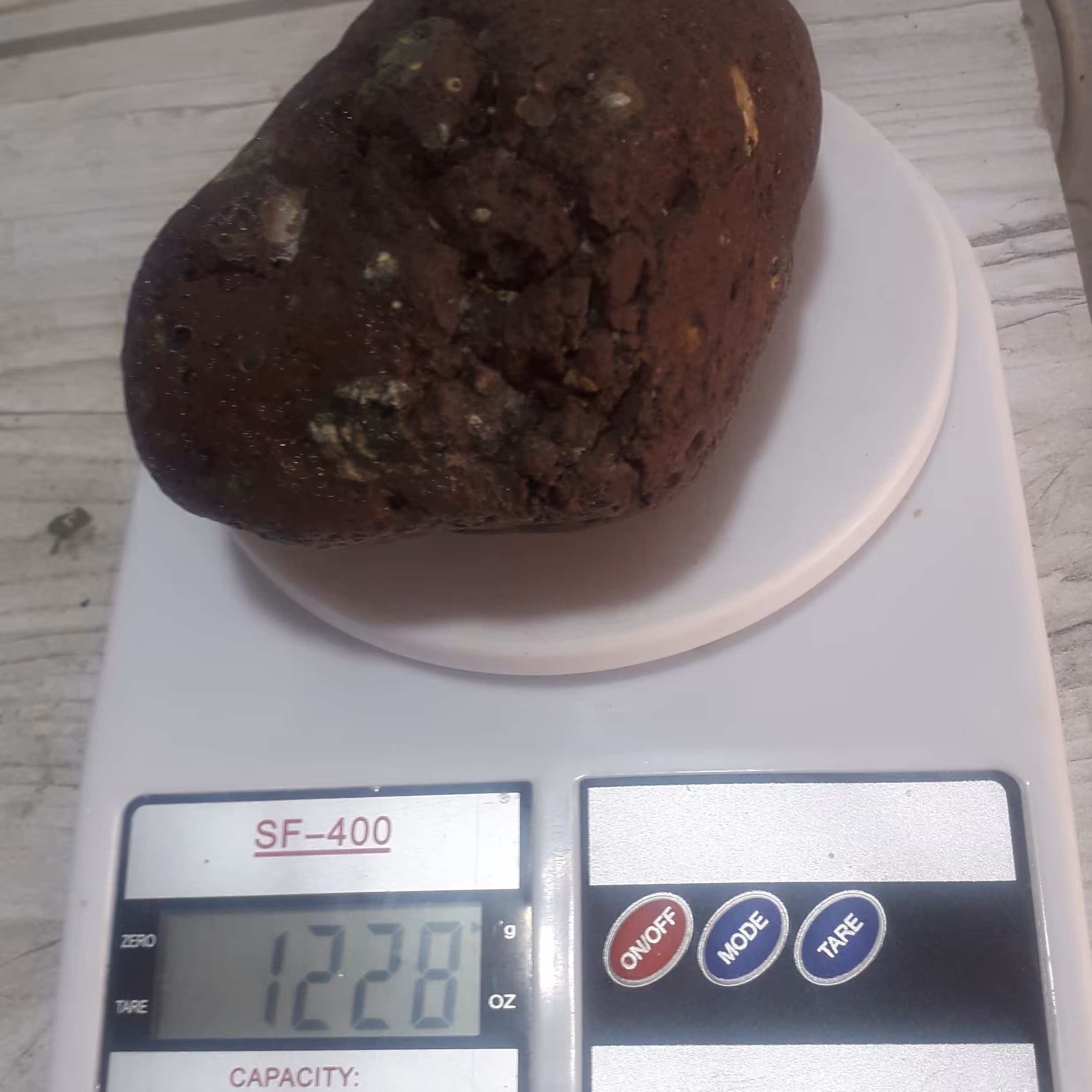 سنگ یشم بنفش وسبزکلوخه مناسب همه کارهای سنگی وزن1227گرم بدون گرفتن اهنرباگالری عقیق خزری 