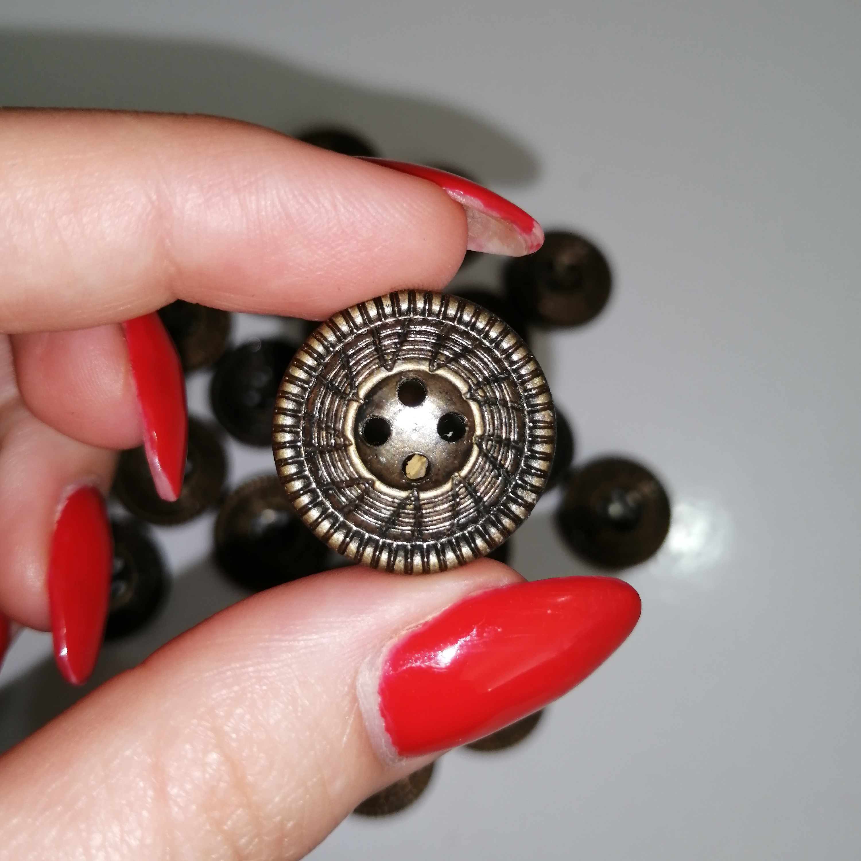 دکمه لباس طرح مسی دایره   بسته 10 عددی 