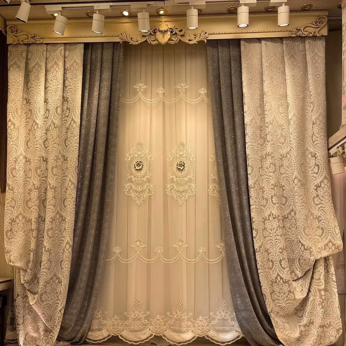 پارچه پرده ای گل برجسته ترک فلت فقط پارچه فلت گل برجسته به فروش میرسد