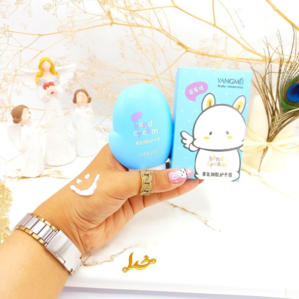 کرم دست مرطوب کننده رایحه بلوبری طرح دست یانگمی        