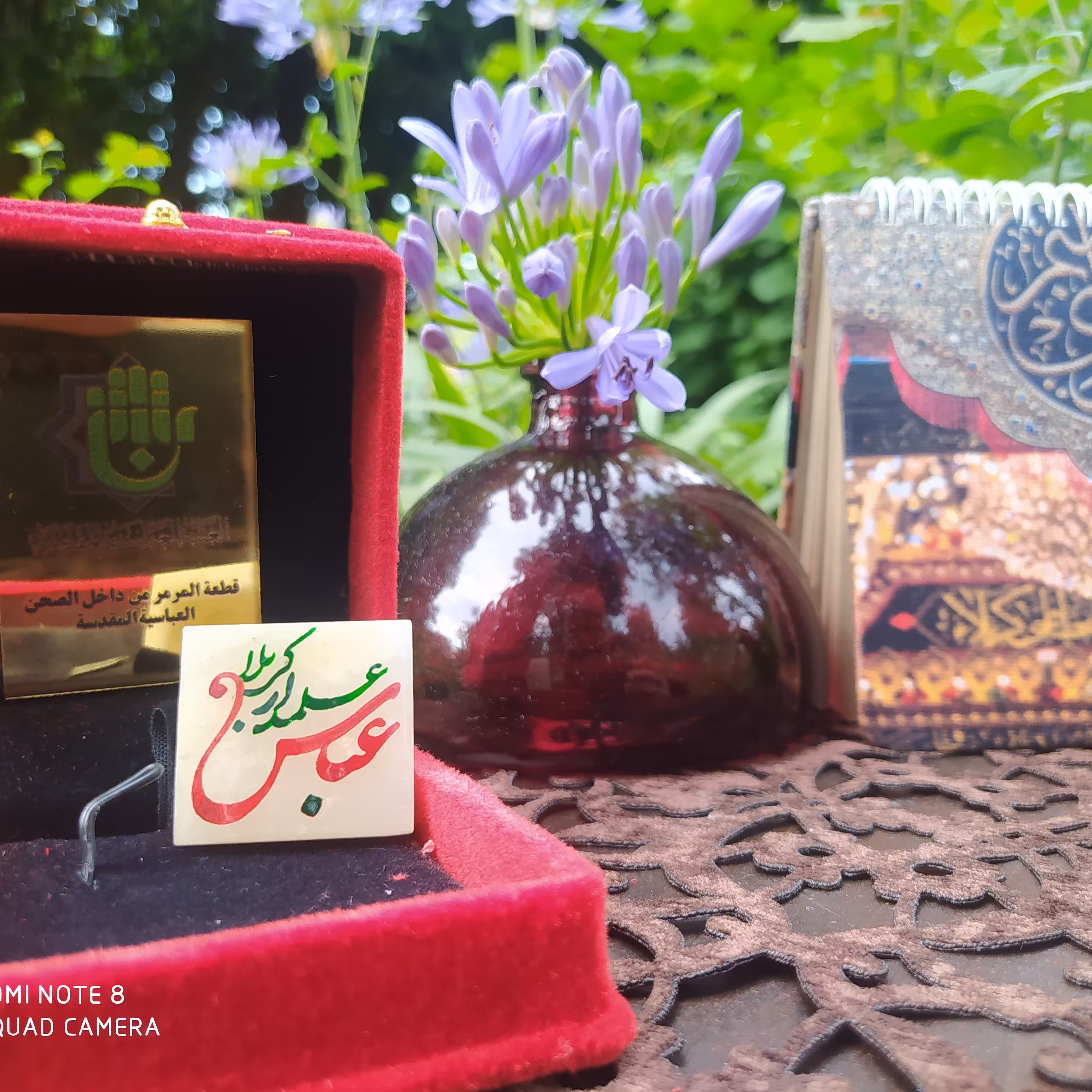 این قطعه سنگ از داخل صحن حرم حضرت عباس می‌باشد و میتوان تداعی کننده خاطرات حرم باشد