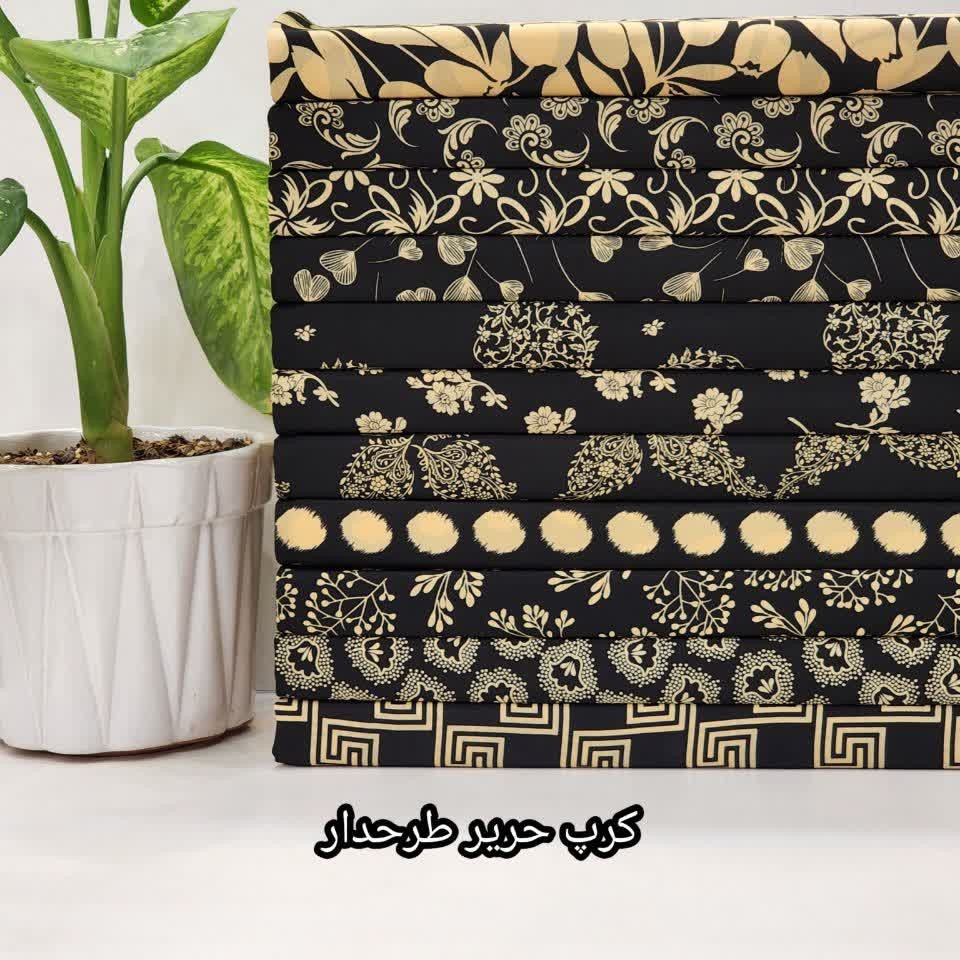 کرپ حریر طرحدار زمینه مشکی