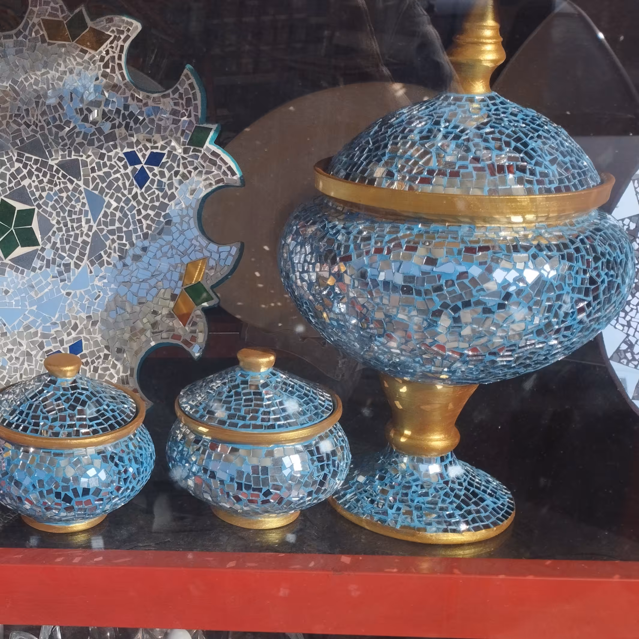 شکلات خوری تک پایه بزرگ باتکنیک آینه کاری باوزن1200زینت بخش منزل و محل کار