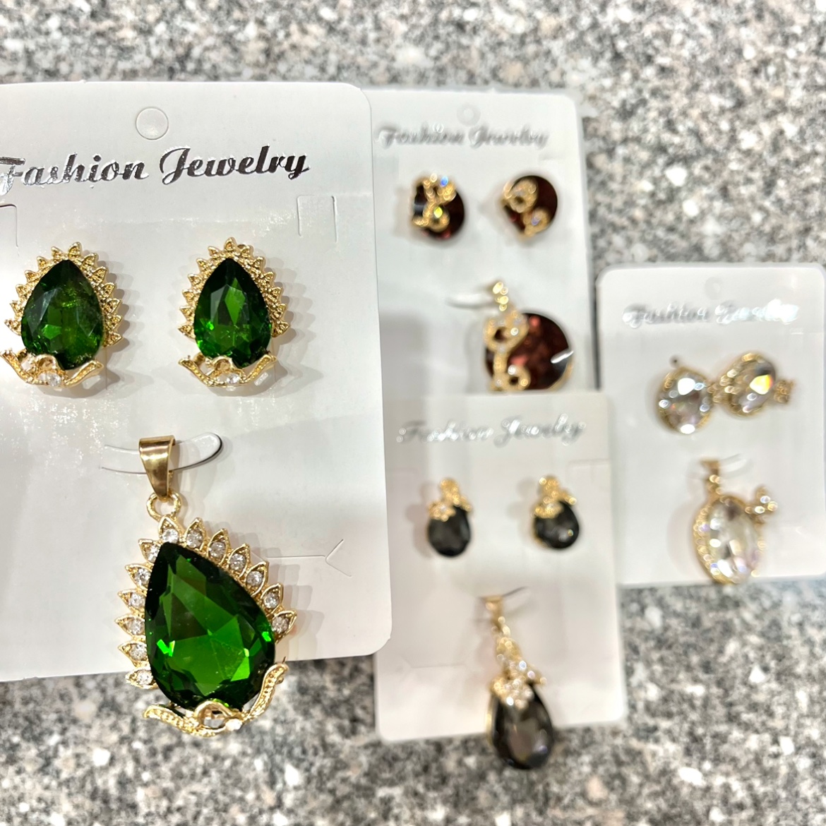 گوشواره و گردنبند نگین درشت