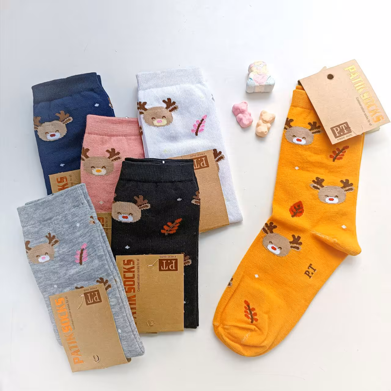 جوراب ساق بلند فانتزی زنانه و دخترانه نخ پنبه گوزن نیمساق - پاستیلی پوش 