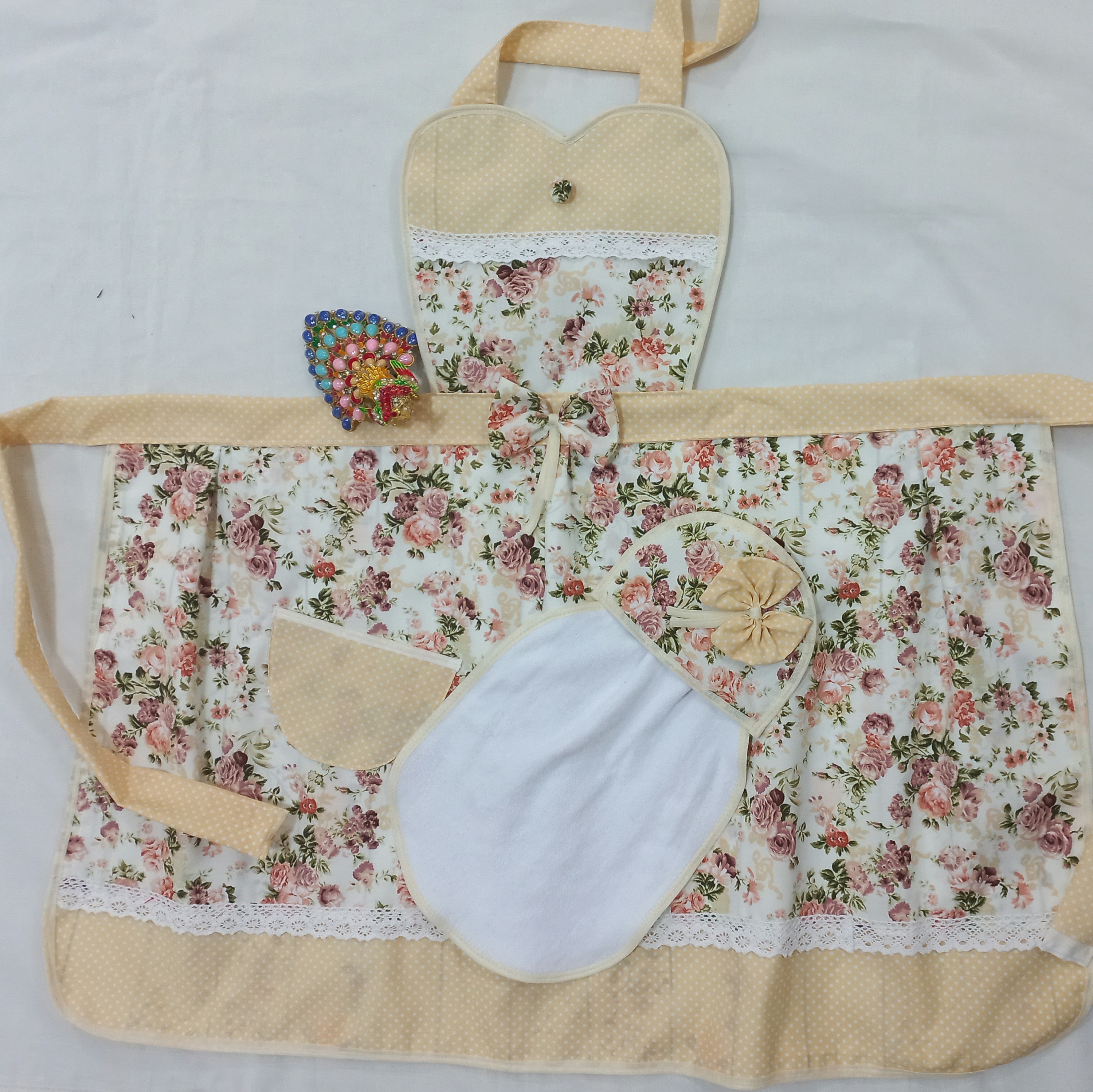 سرویس پیشبند و حوله ( کد 1809 ) 