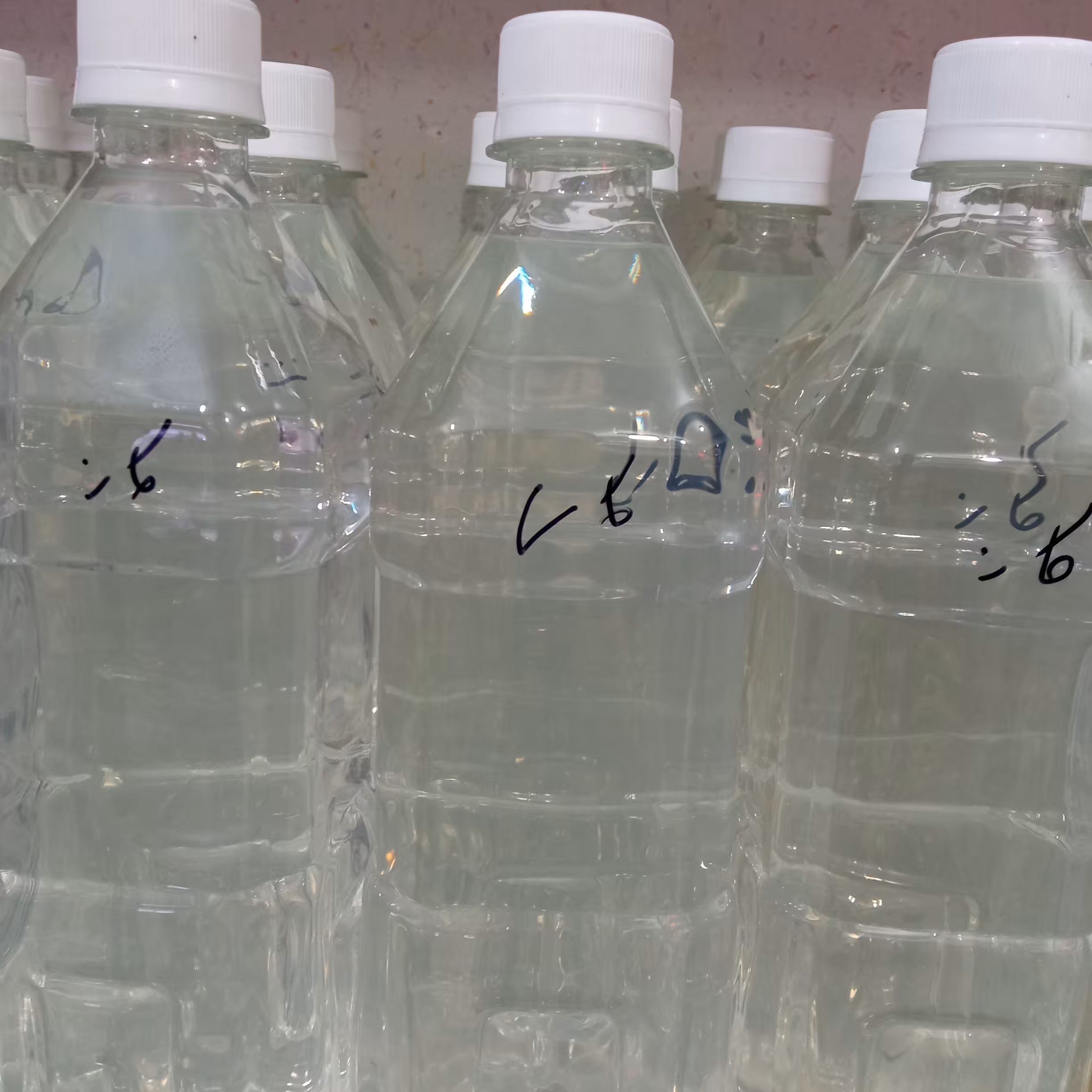 عرق برگ کاسنی اعلا در ظرف 800سی سی پلی اتیلن