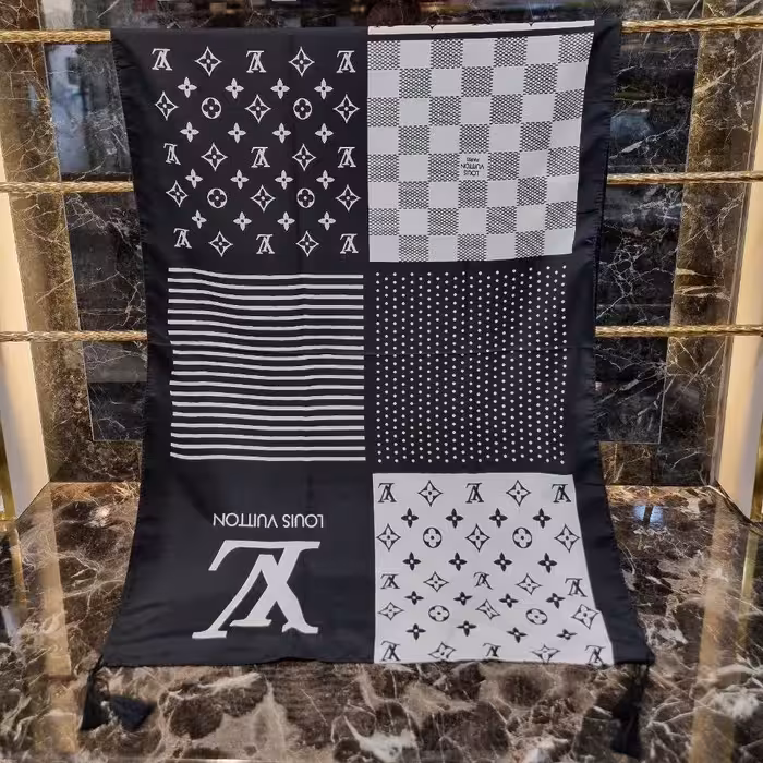 شال نخی چهارفصل منگوله دار  در طرحهای مختلف ابعاد 70در 190(ارسال رایگان) 