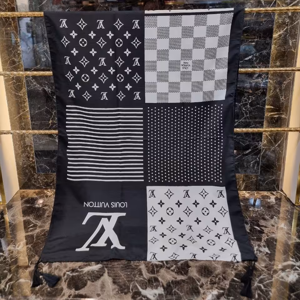 شال نخی چهارفصل منگوله دار  در طرحهای مختلف ابعاد 70در 190(ارسال رایگان) 