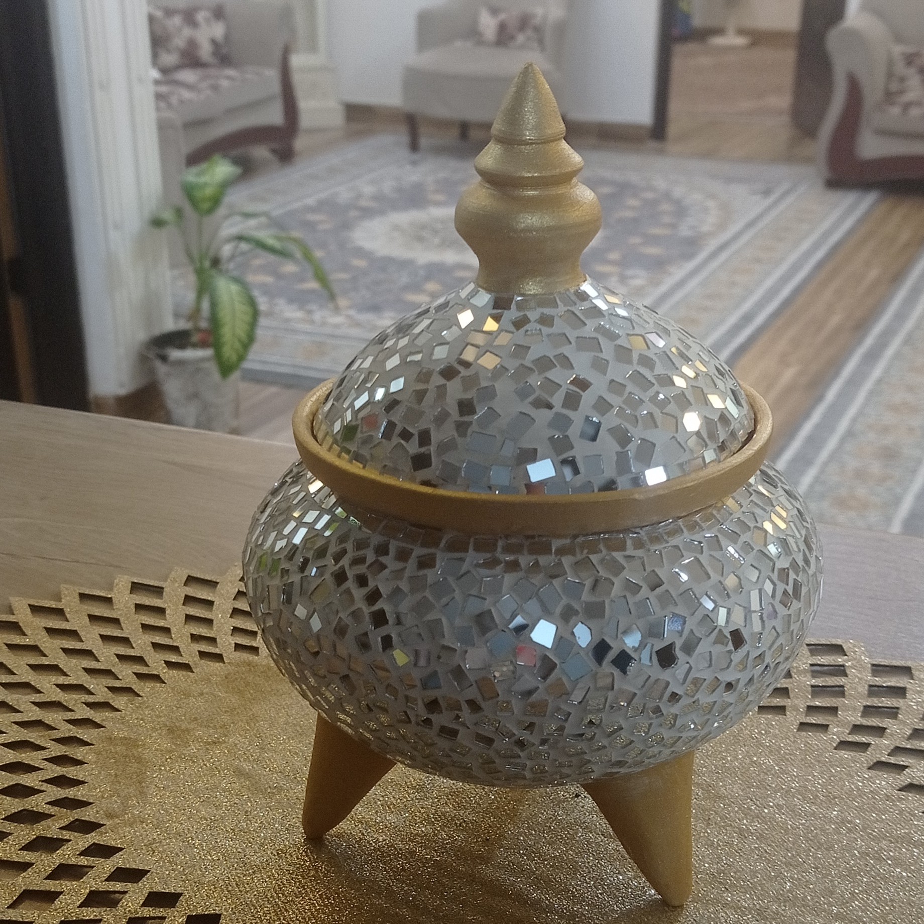 شکلات خوری سایزمتوسط (روی سفال خام)رنگ سلیقه ی مشتری