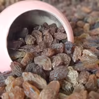 مویز طبیعی انگور سرخ هسته دار گوشتی پاک شده ( 10 کیلو گرم )