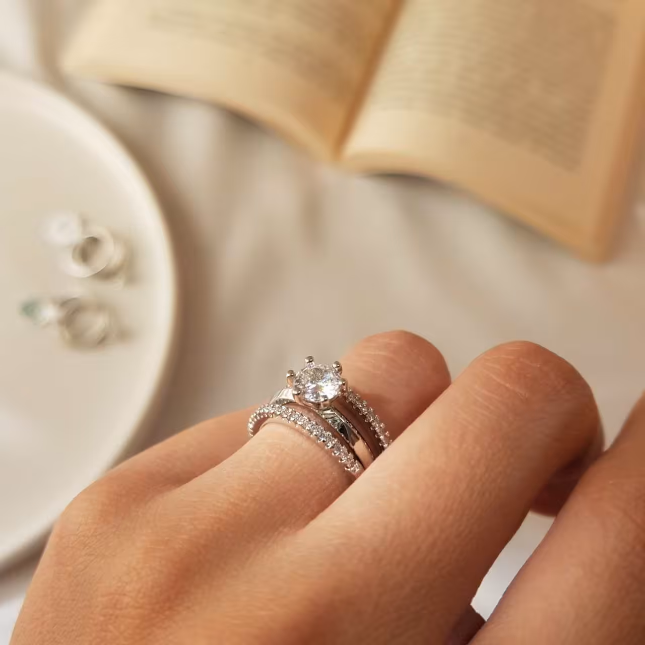 انگشتر حلقه و پشت حلقه تک نگین