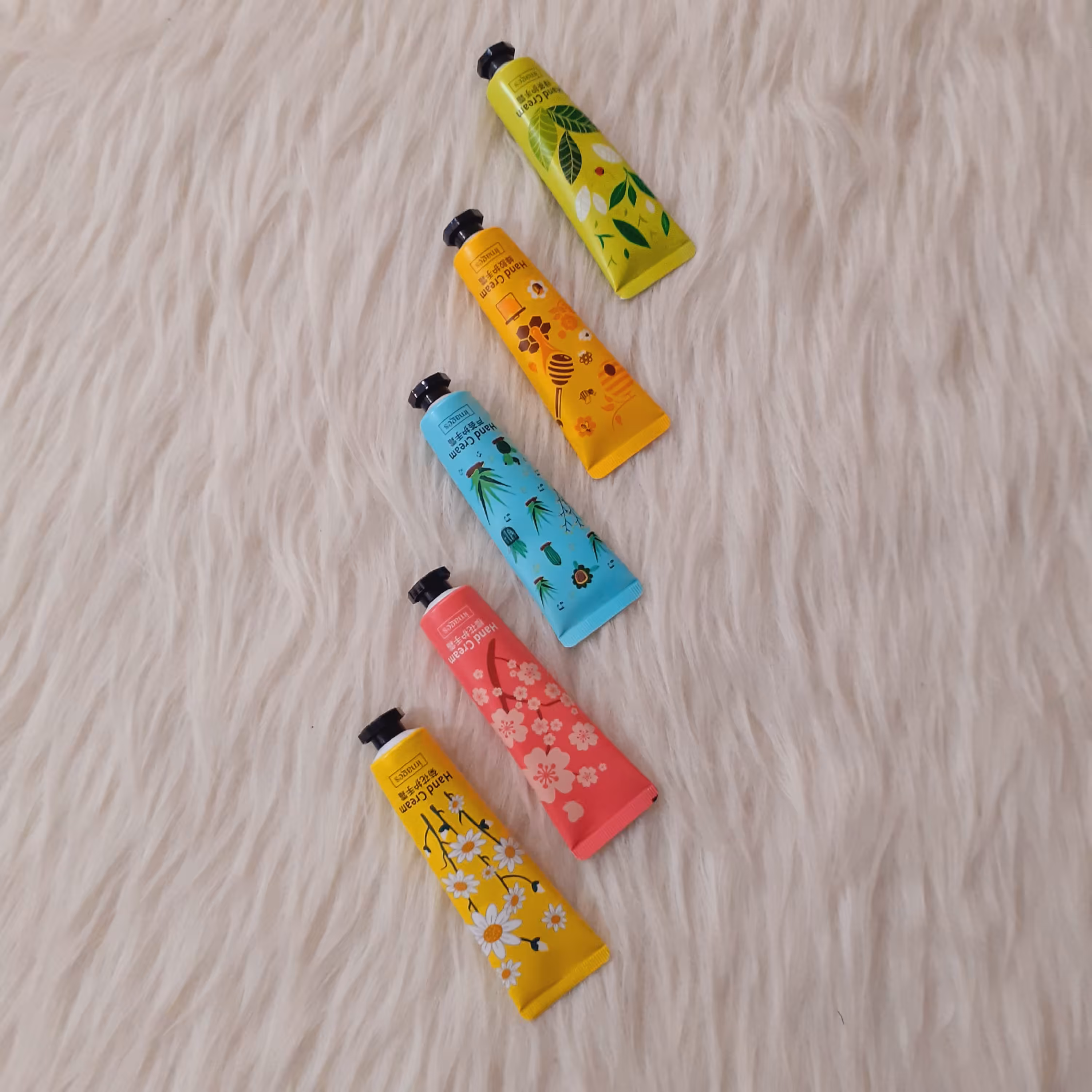 کرمهای آبرسان و نرم کننده ایمجس فوقالعاده عالی و ضدپیری پوست