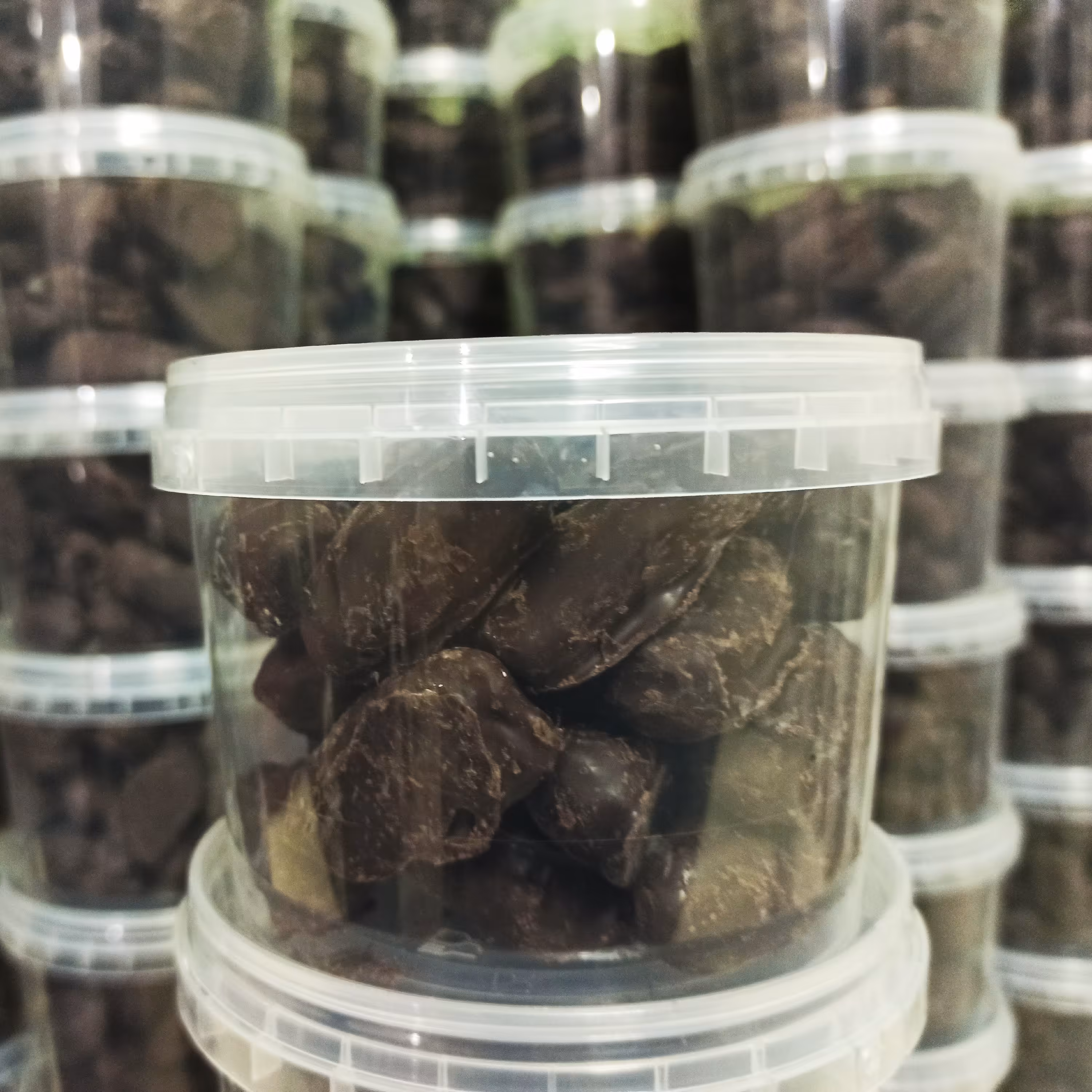 شکلات خرما مغز دارسیصد گرمی با طعم کاکائو و قهوه